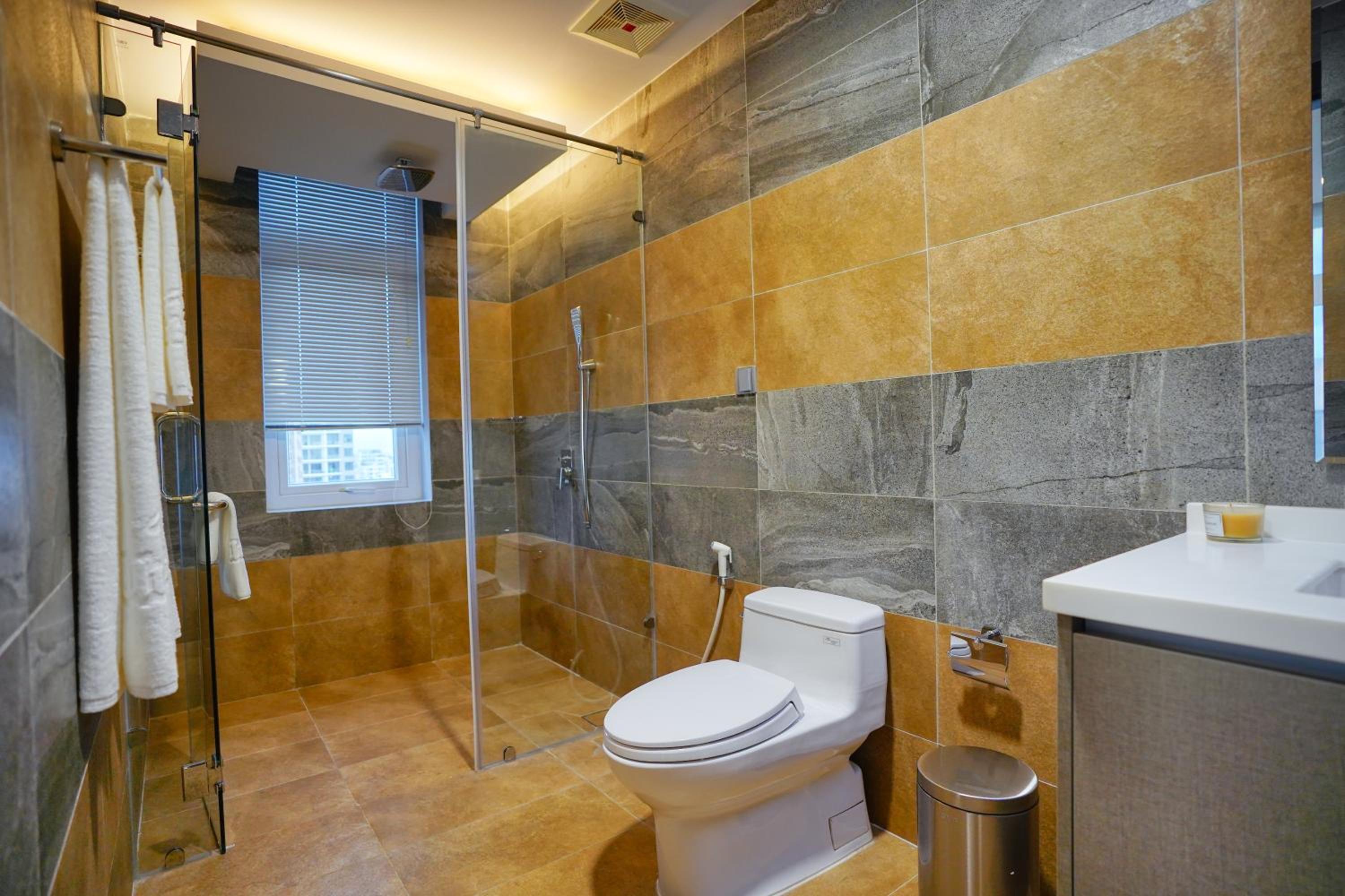 Two-Bedroom Apartment with Balcony - Photo 9