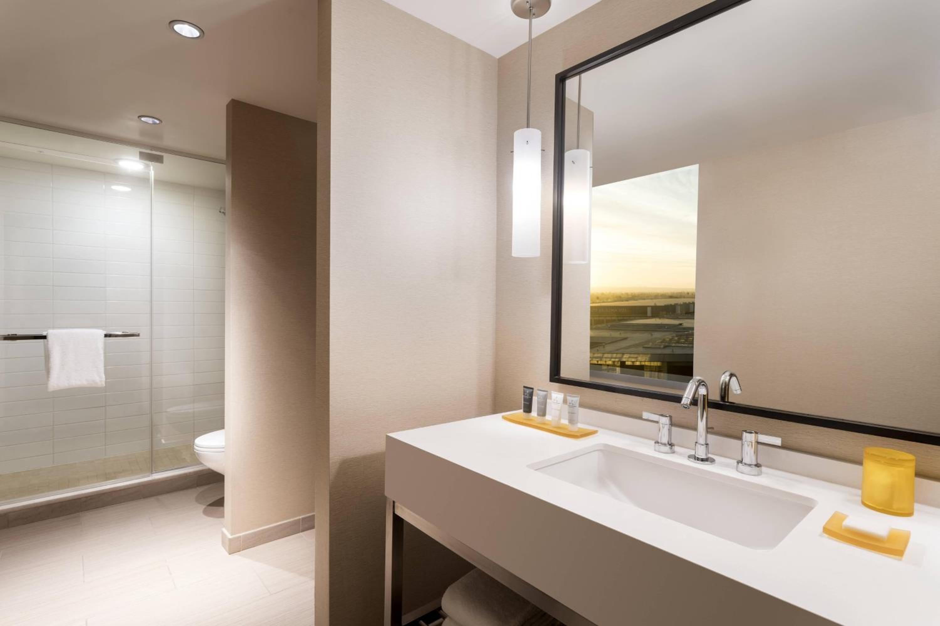 Queen Room with City View and Tub - Mobility Accessible