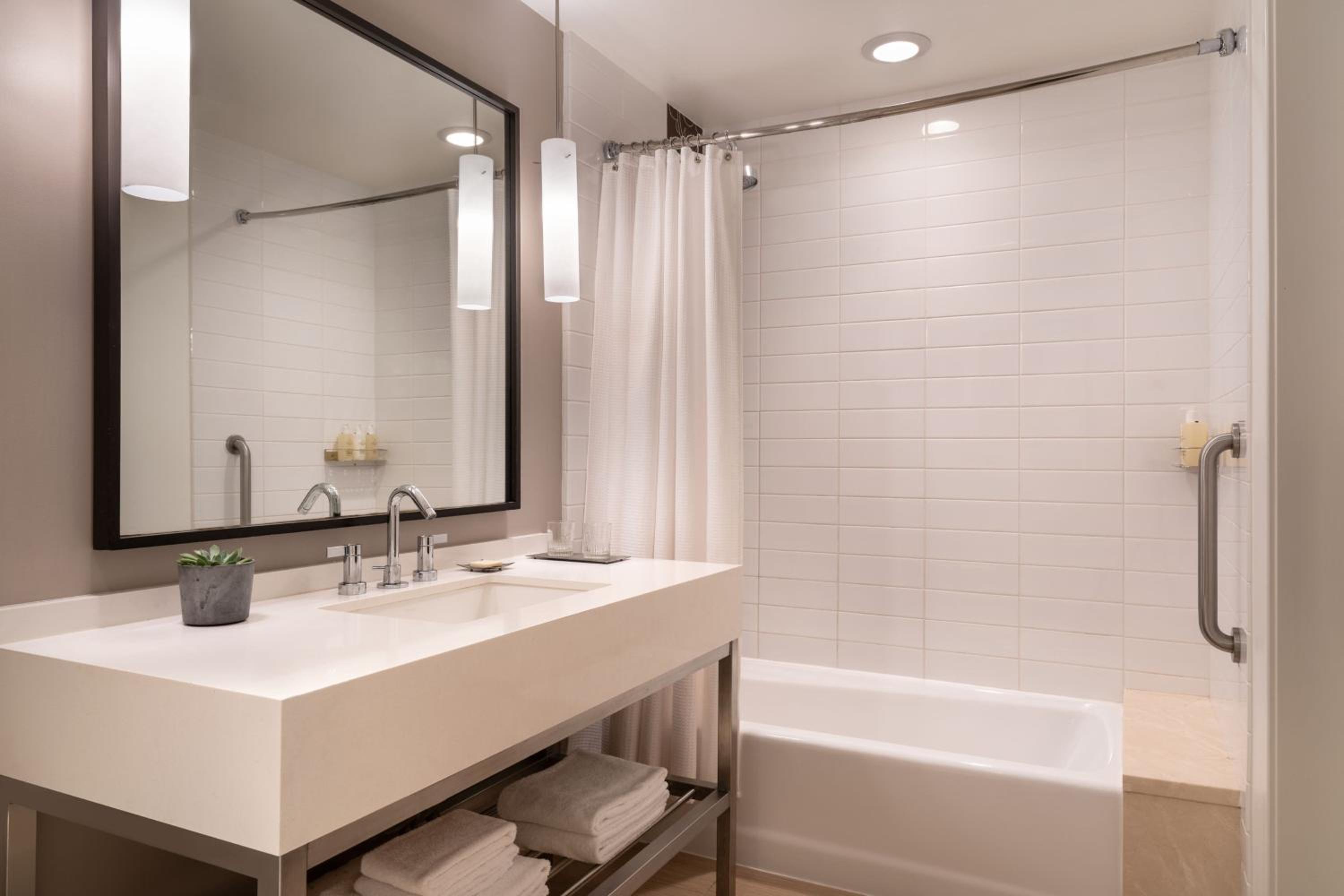 Queen Room with City View and Tub - Mobility Accessible