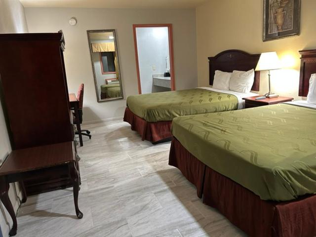 Queen Room photo 3