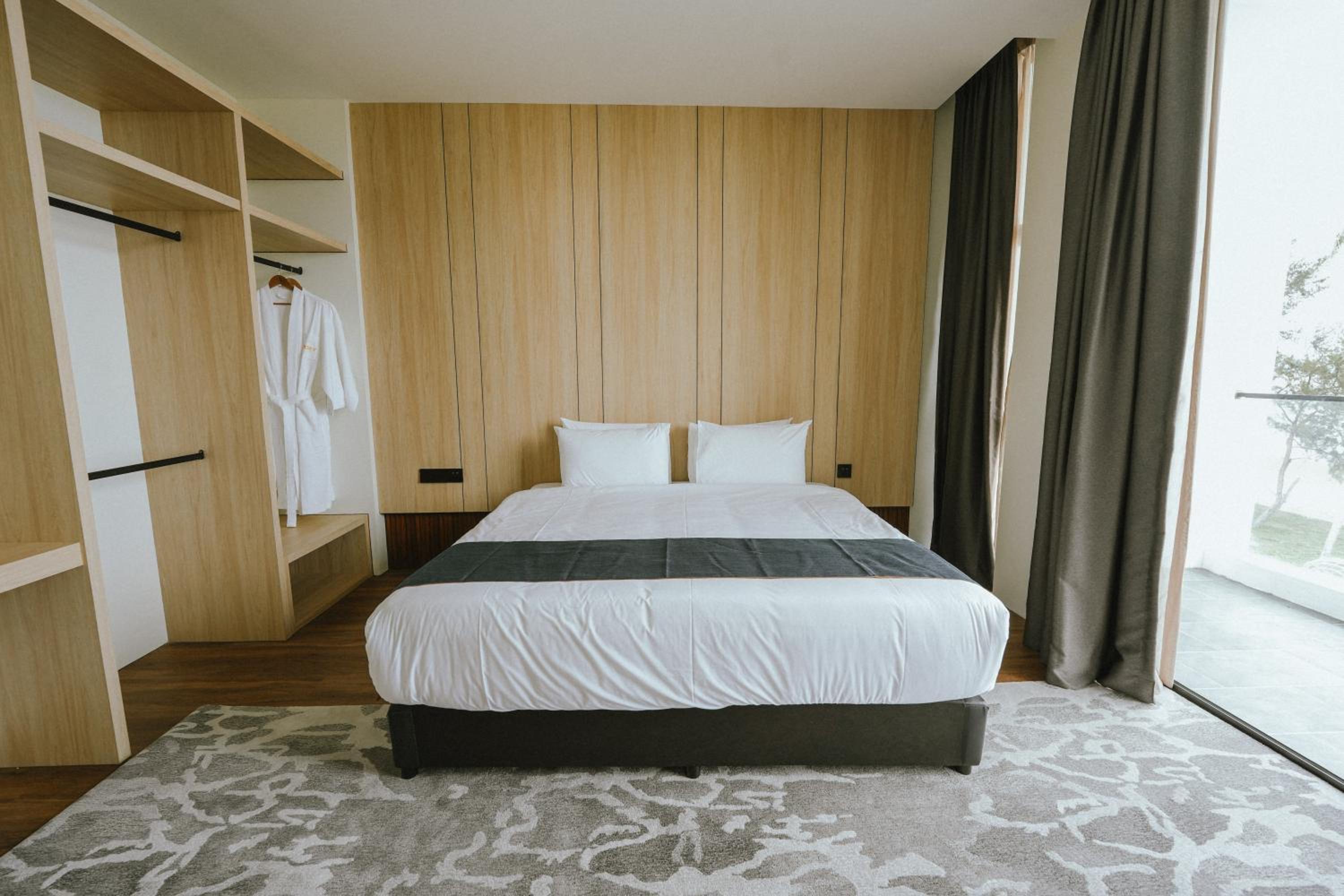 Standard Suite - Photo 4