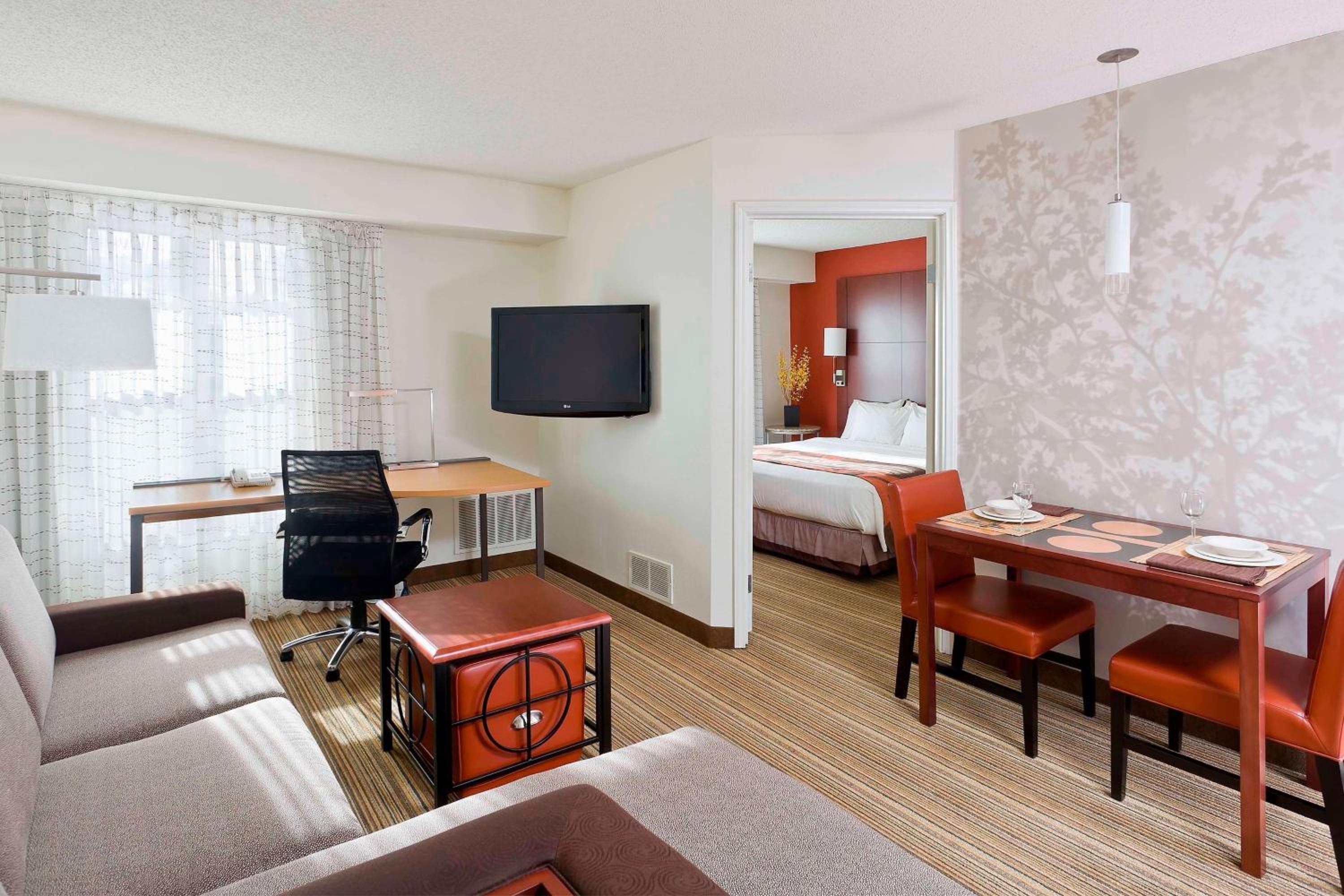 One-Bedroom King Suite with Sofa Bed and Adapted Tub - Mobility and Hearing Accessible - Photo 1