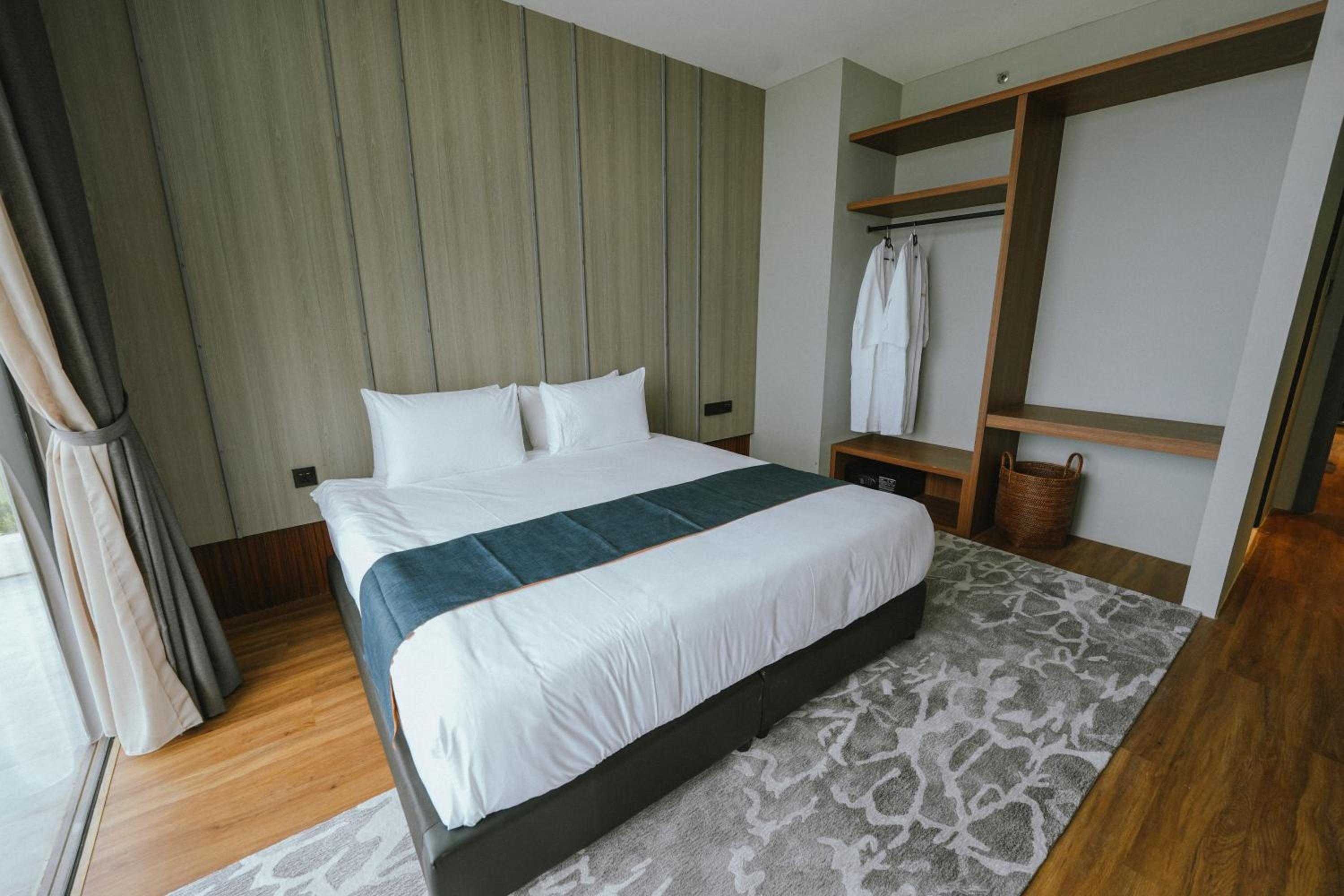 Standard Suite - Photo 17