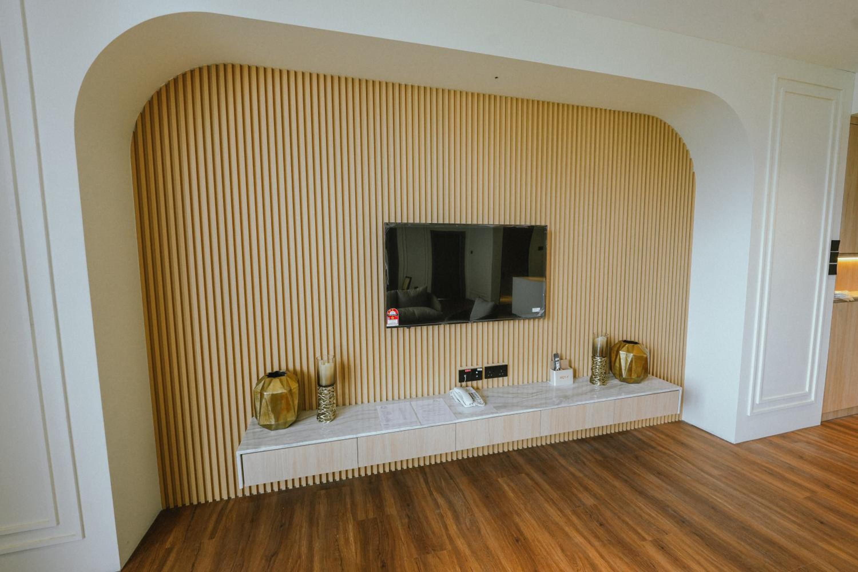 Standard Suite - Photo 16