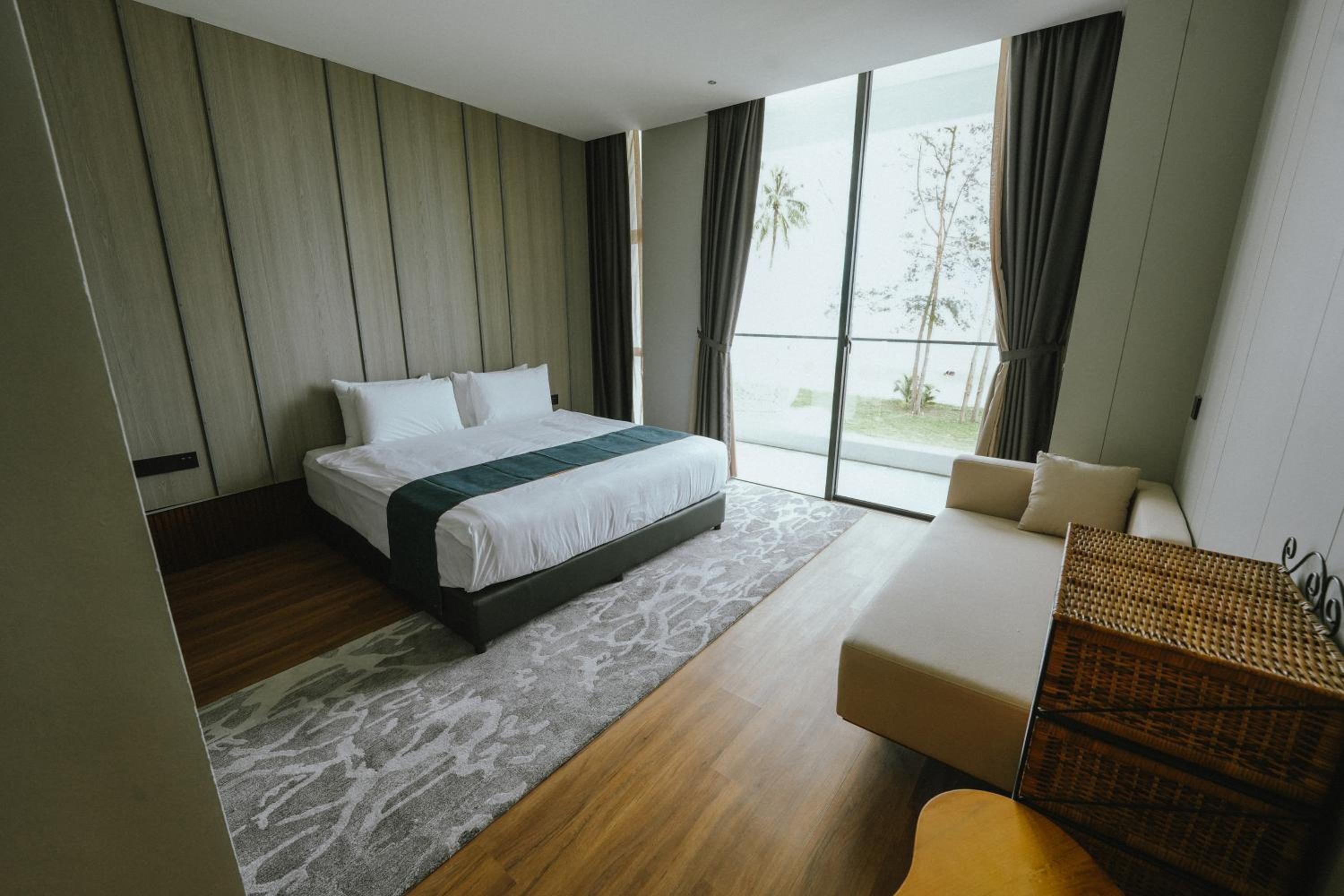Standard Suite - Photo 15