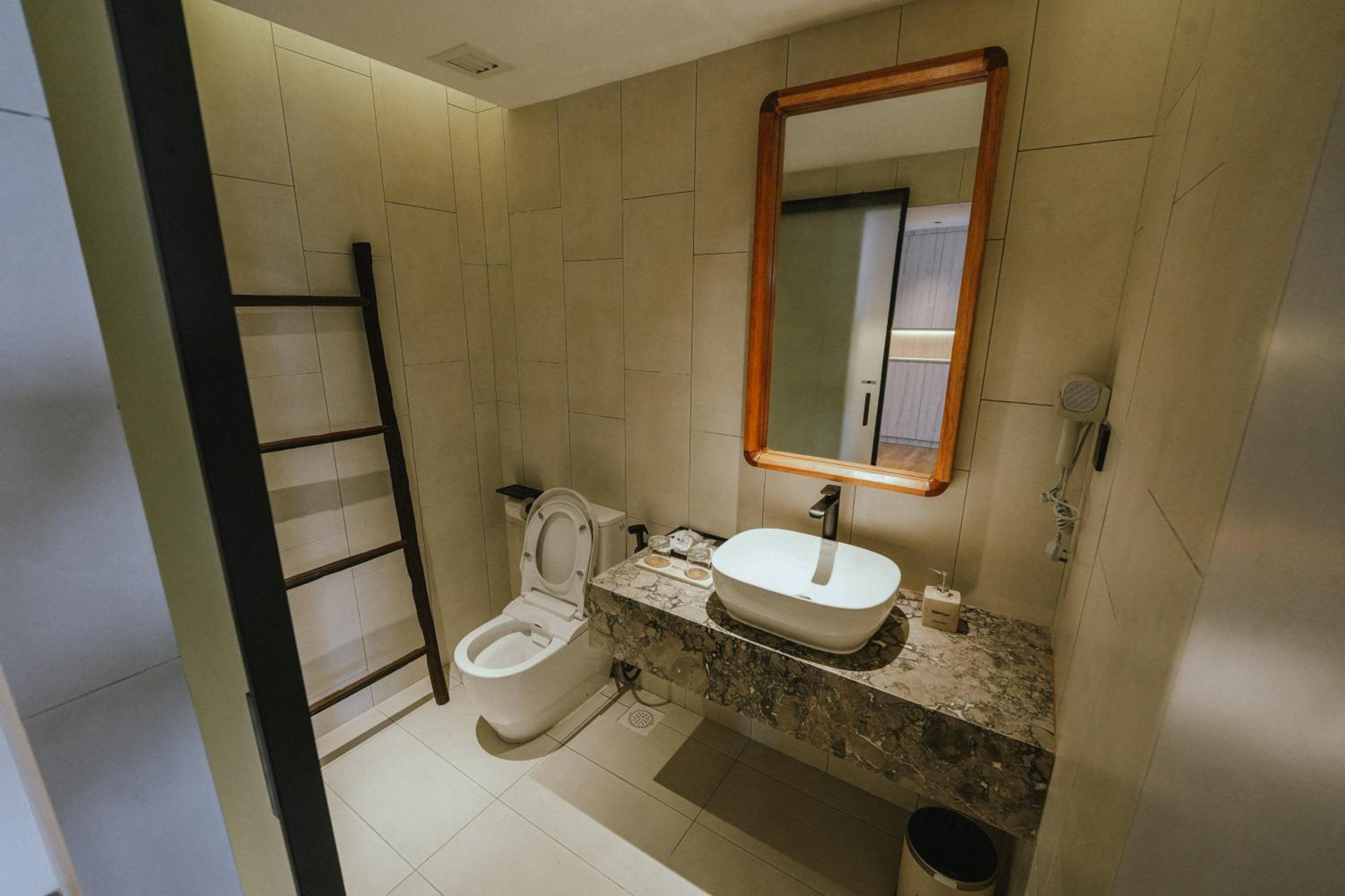 Deluxe Suite - Photo 53