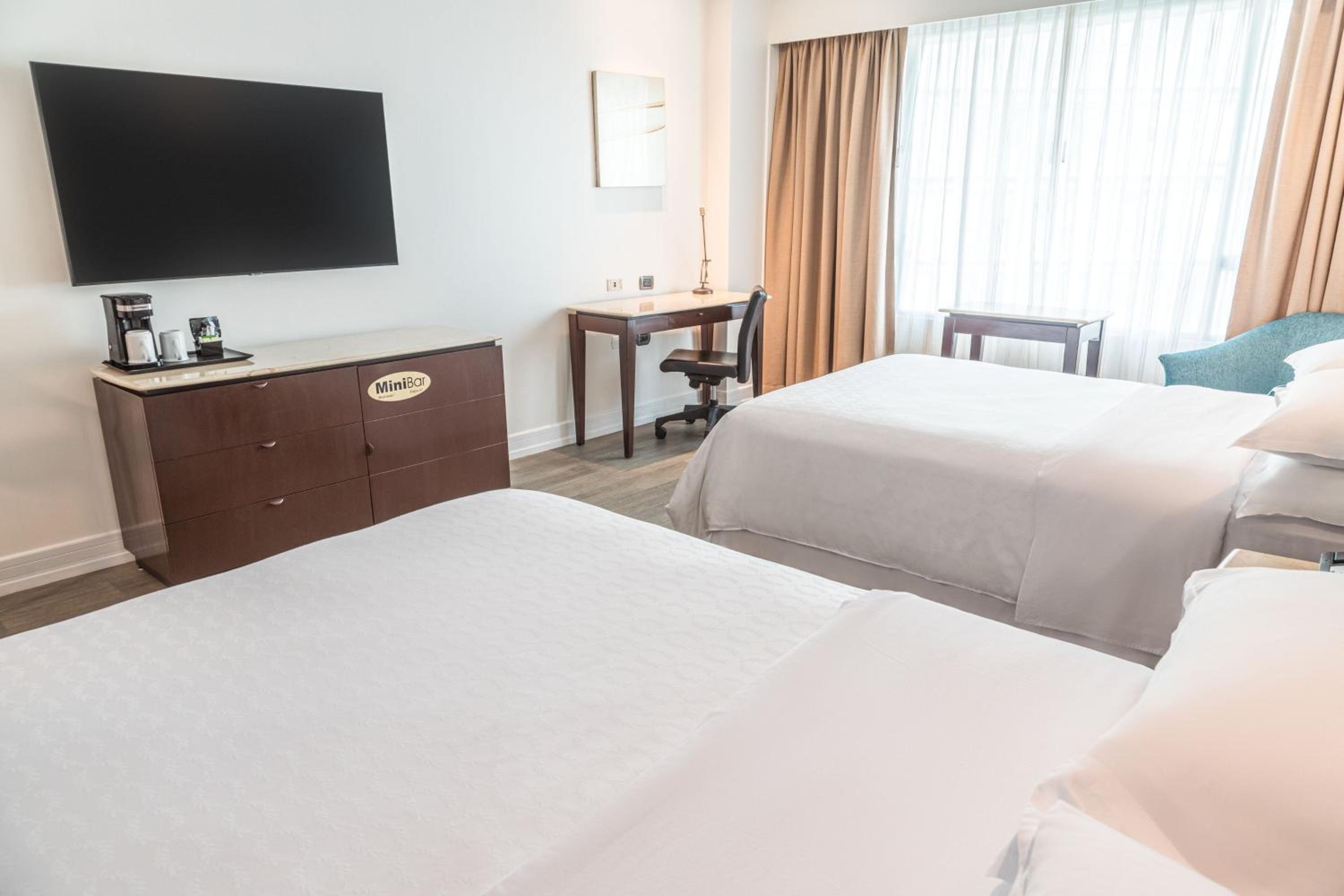 Deluxe Room with Two Double Beds - Renovated/High Floor - Photo 7