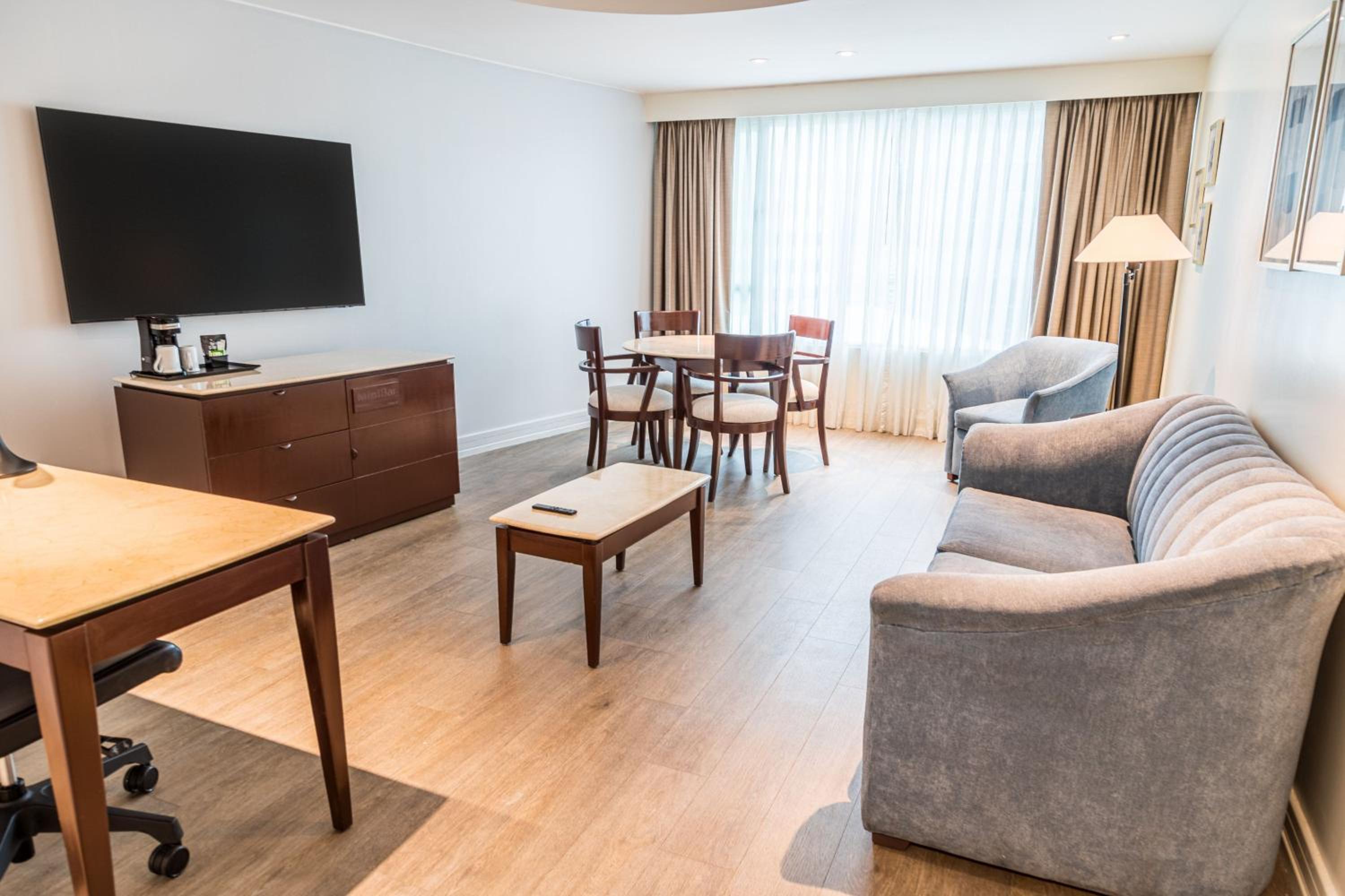 One-Bedroom Junior King Suite - Photo 7
