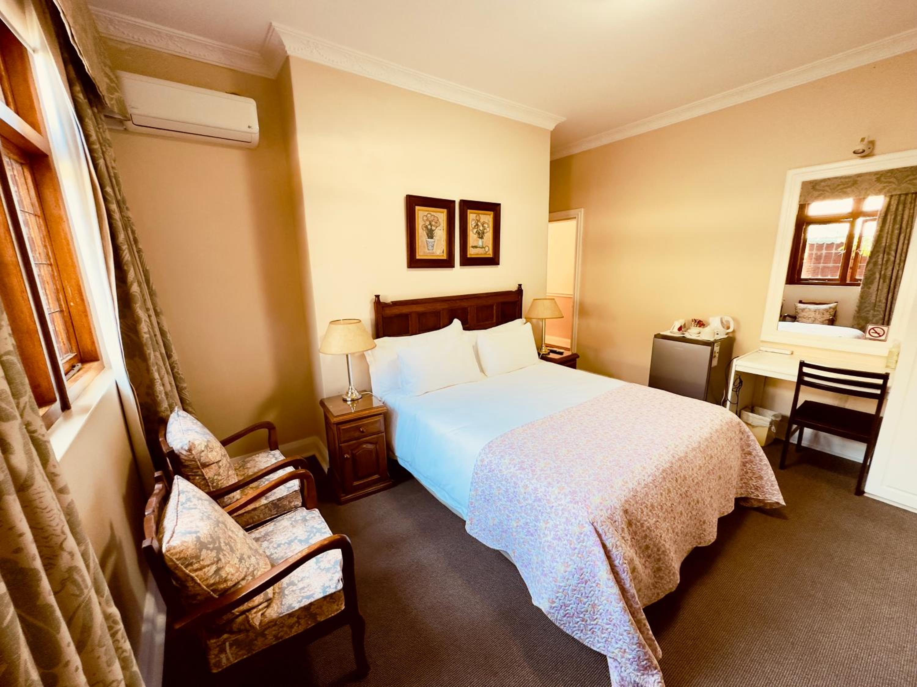 Deluxe Queen Room - Photo 1