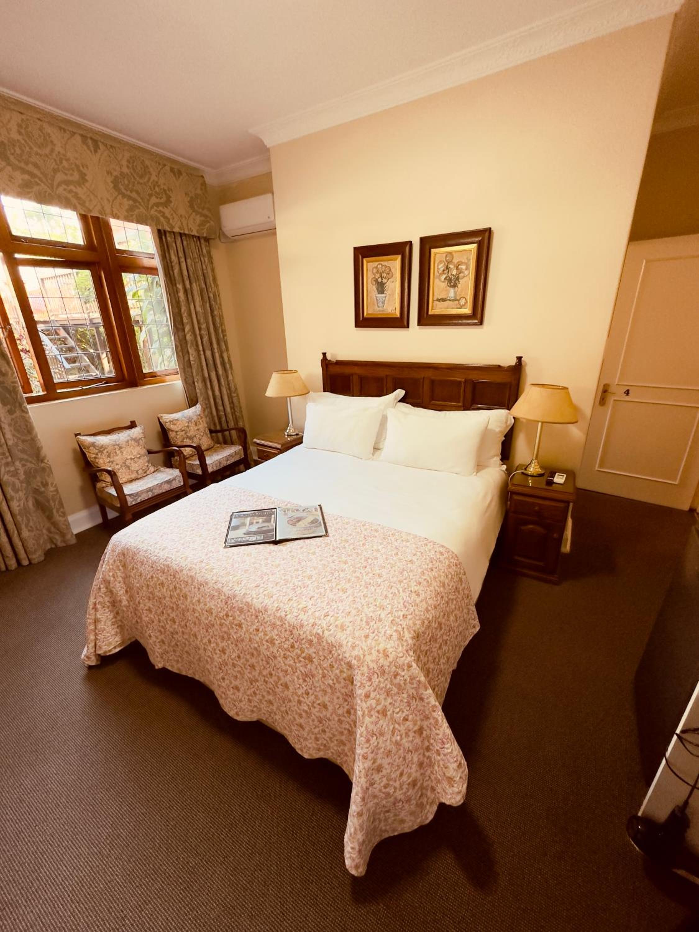 Deluxe Queen Room - Photo 7