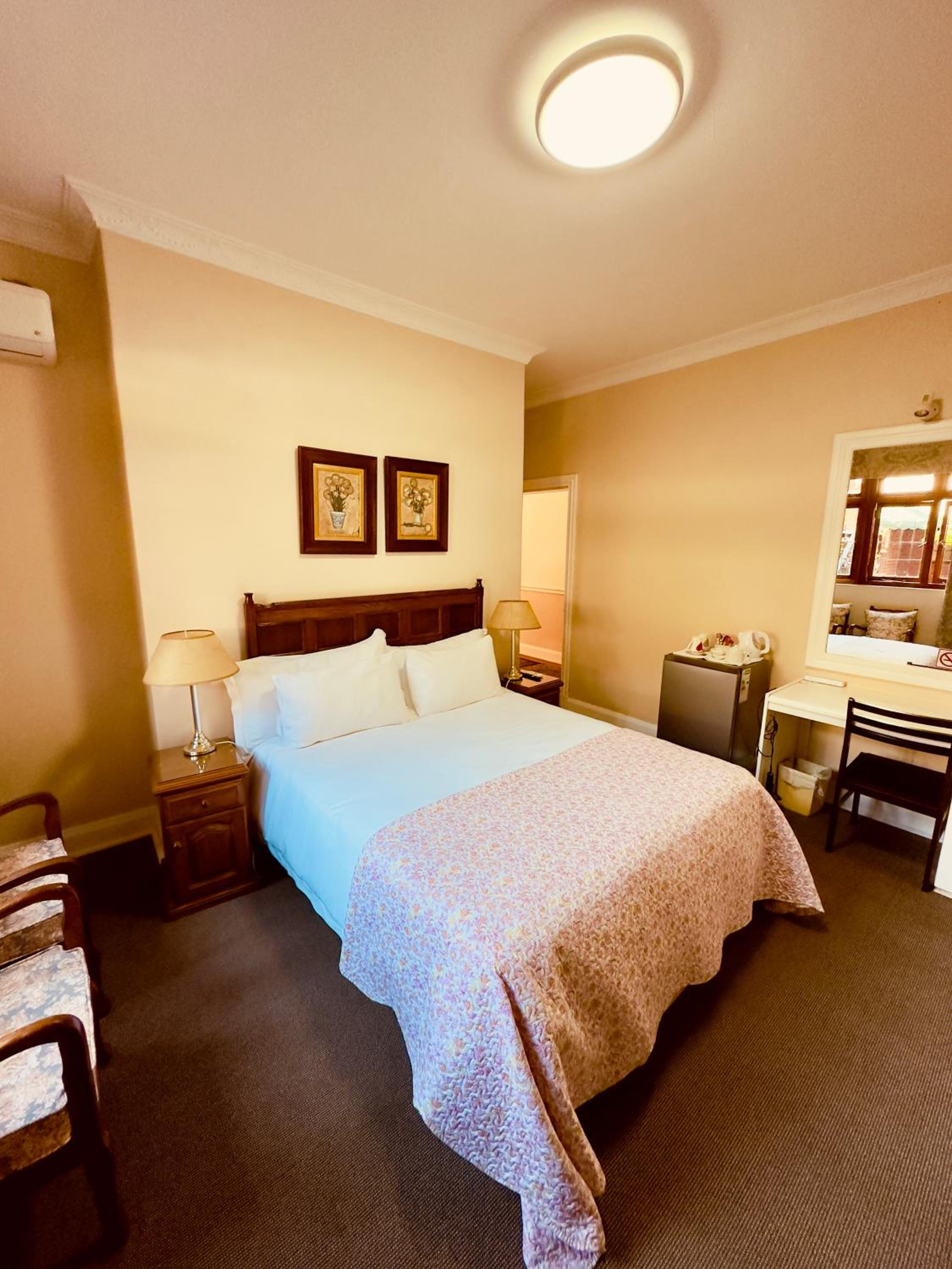 Deluxe Queen Room - Photo 5