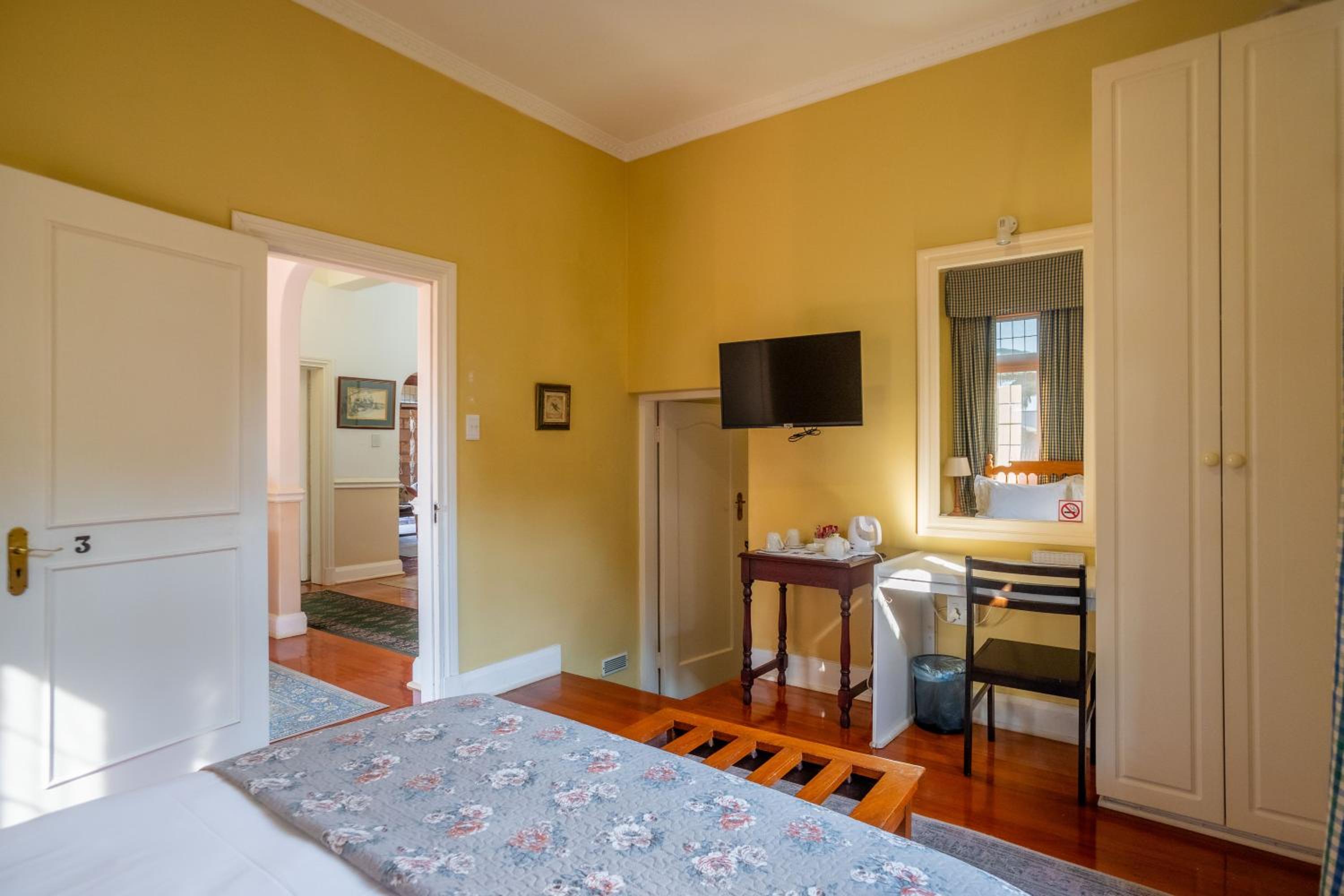 Deluxe Queen Room - Photo 4