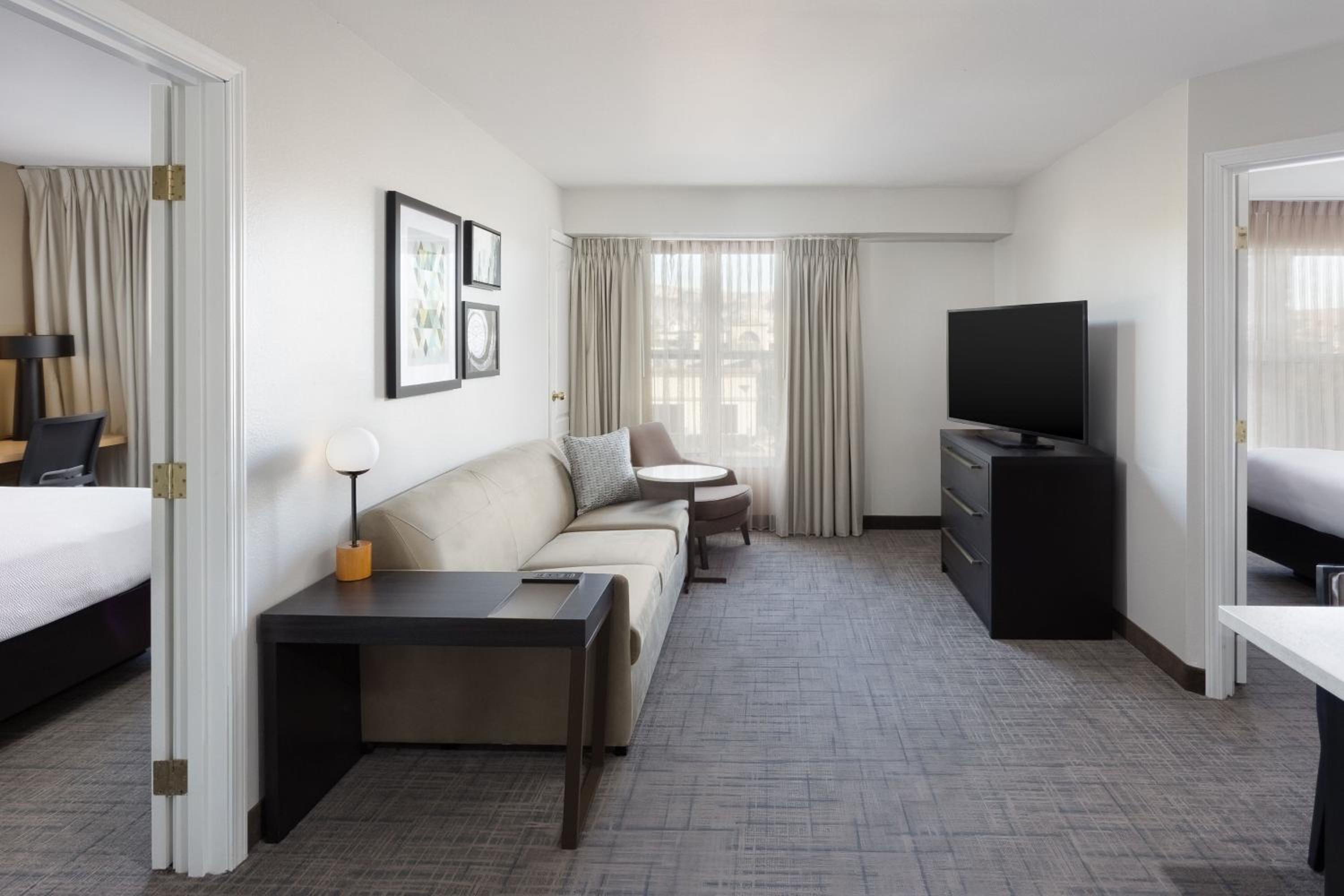 Two-Bedroom Suite - Mobility/Hearing Accessible with Tub photo 3