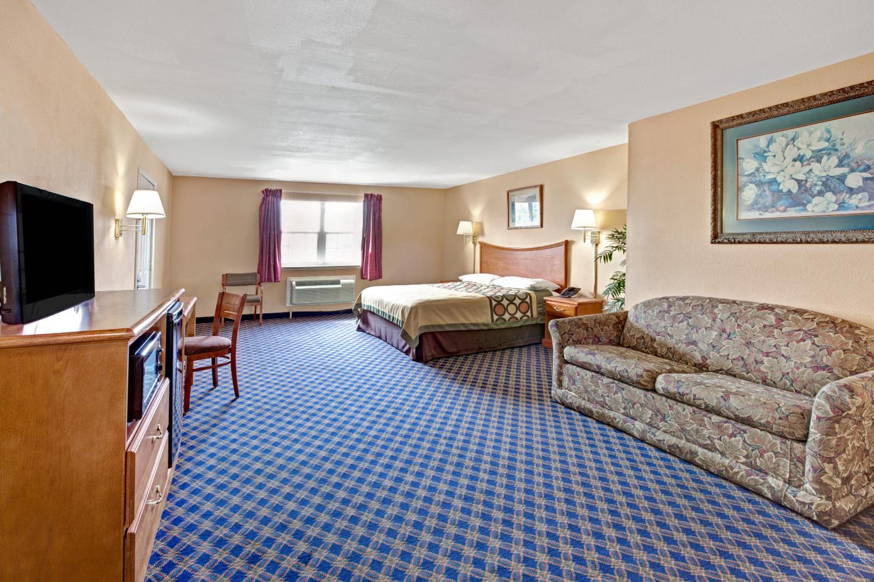Deluxe King Room - Non-Smoking - Photo 9
