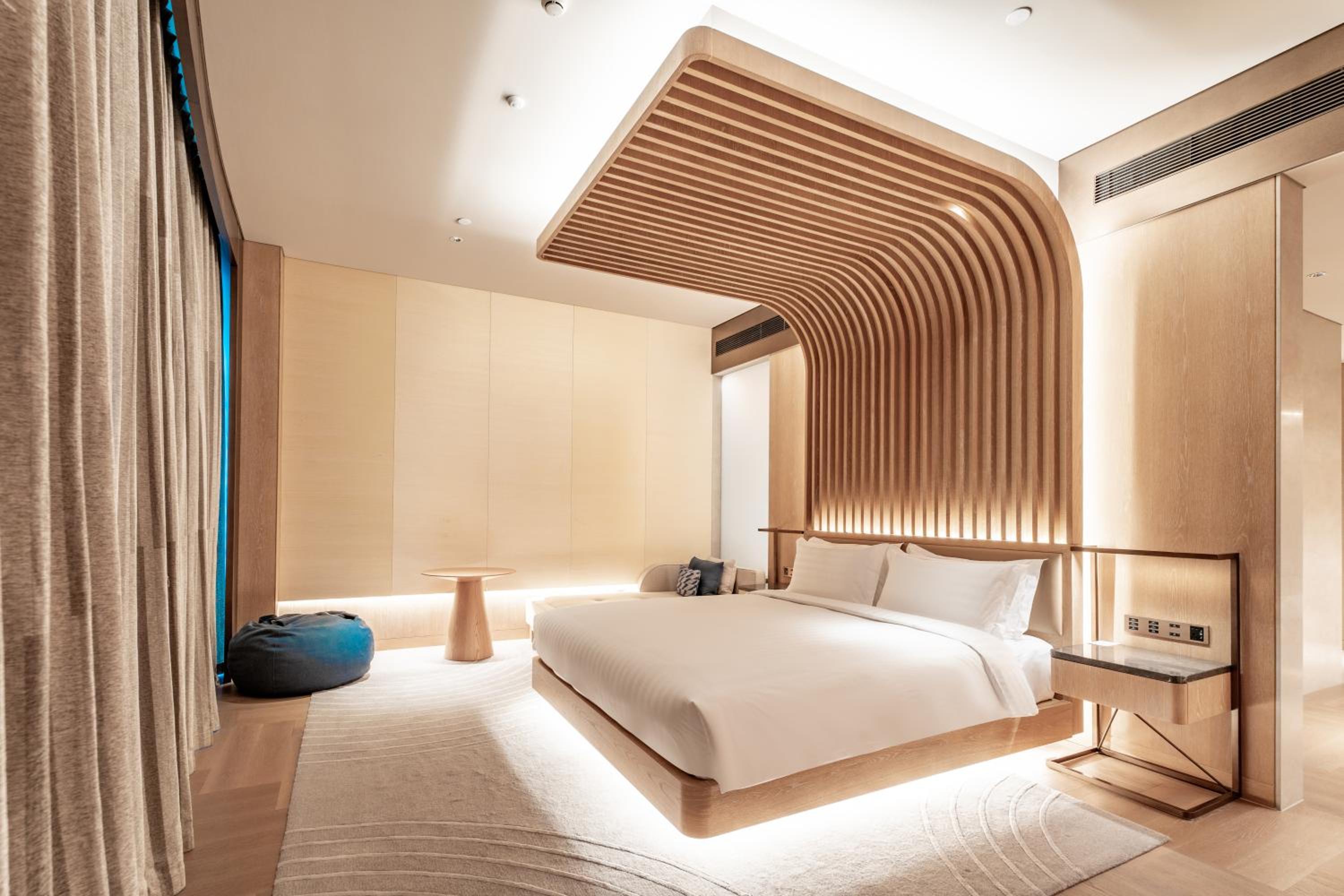 Deluxe Double Room with Balcony photo 3