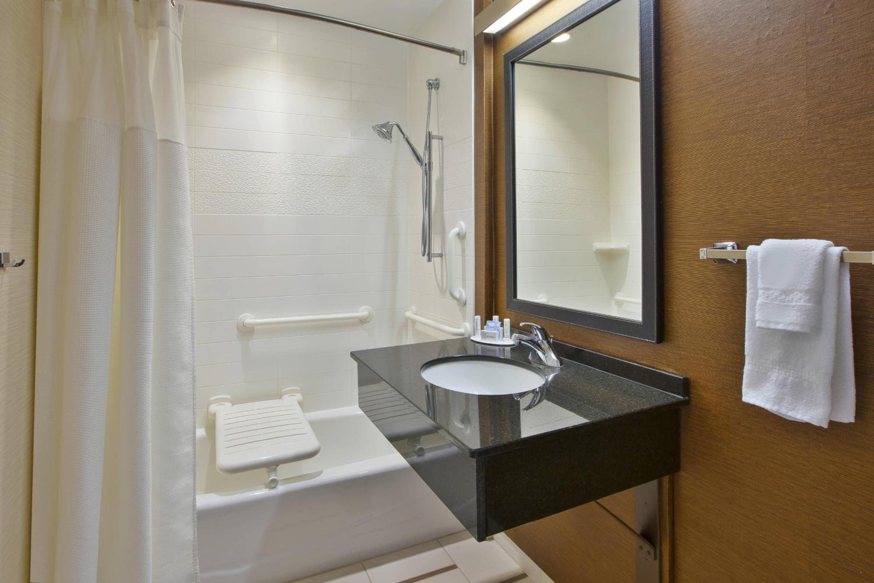 King Room - Hearing Accessible - Photo 3