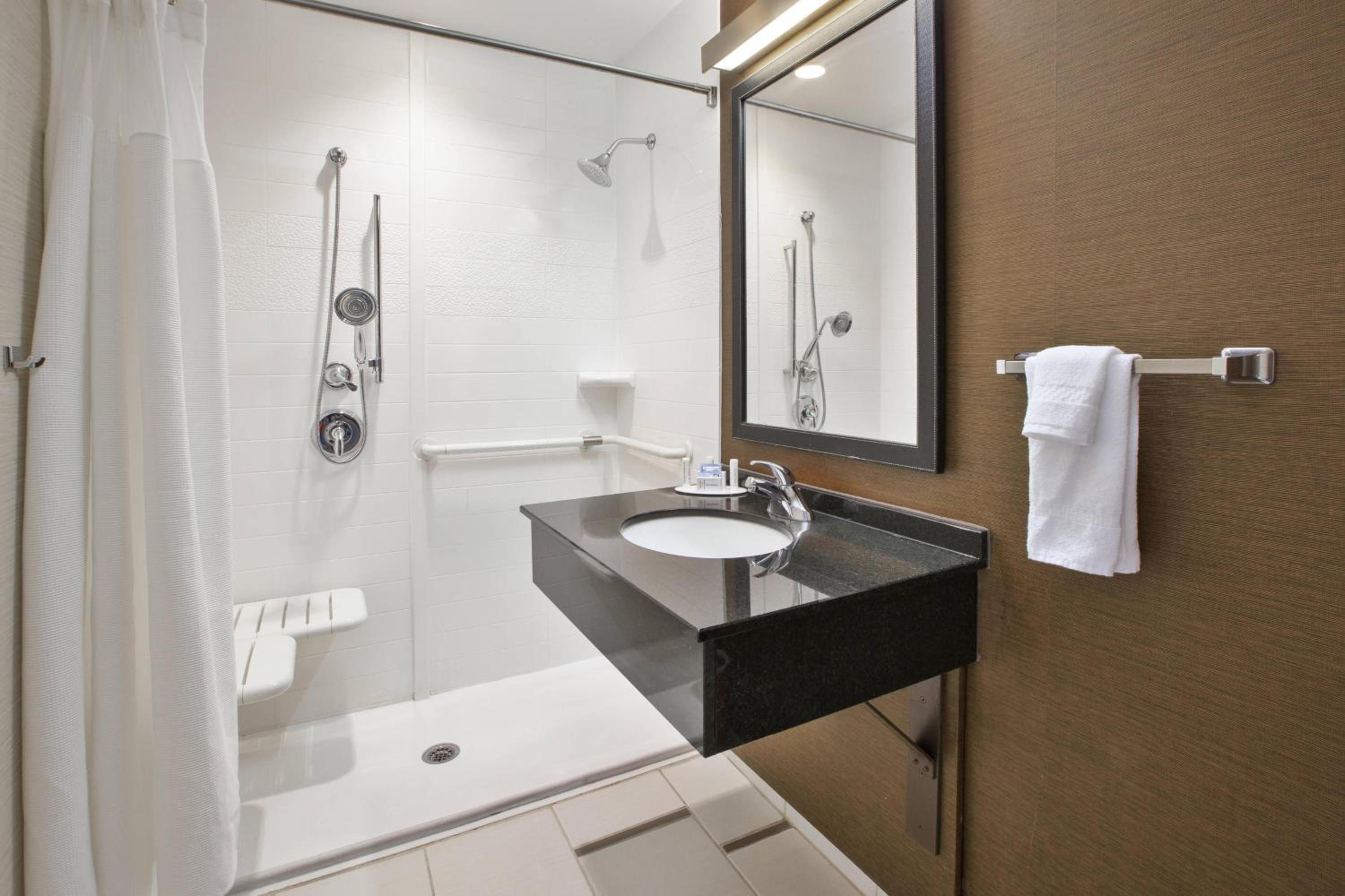 King Room - Hearing Accessible - Photo 4