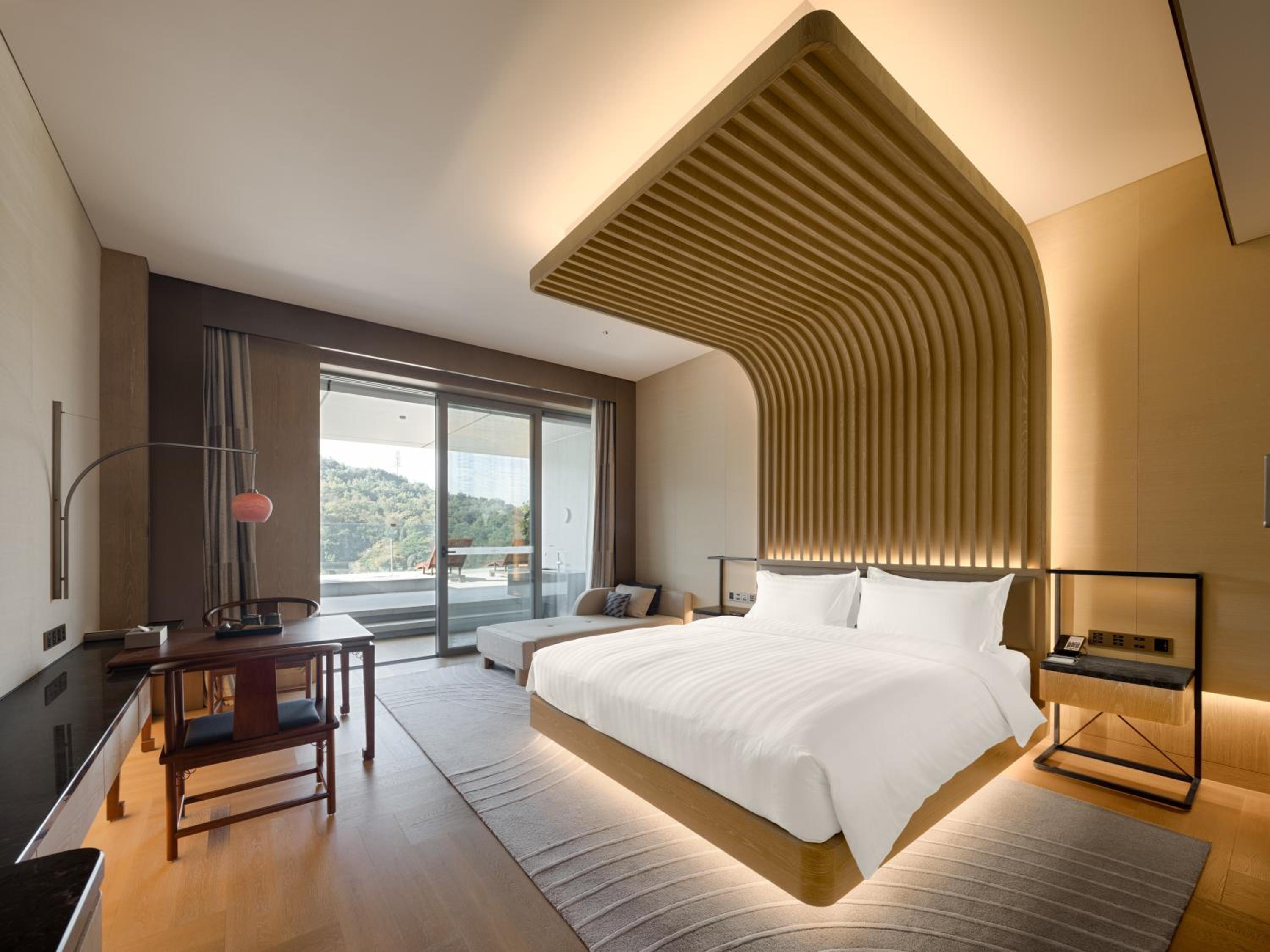 Deluxe Double Room with Bath photo 3