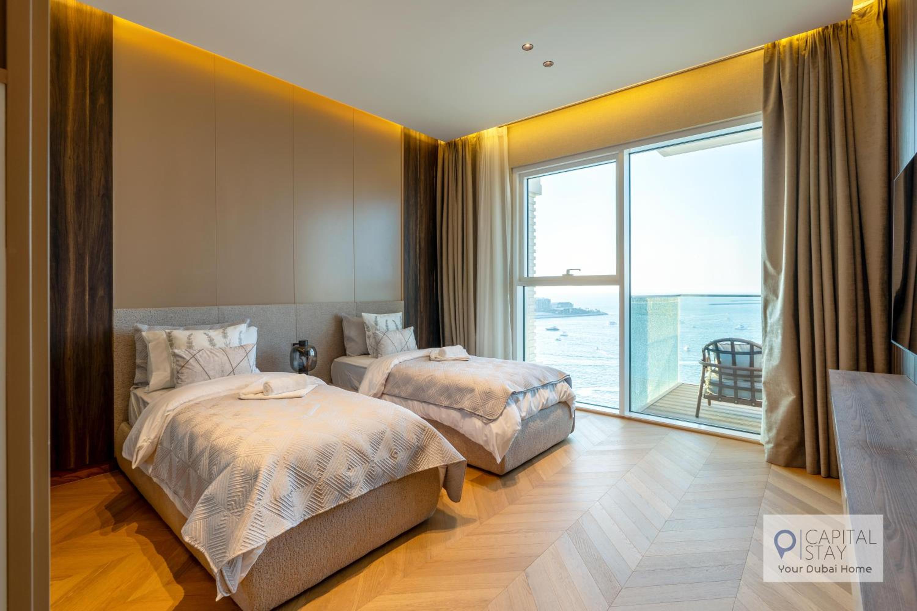 Four-Bedroom Apartment with Balcony  photo 3