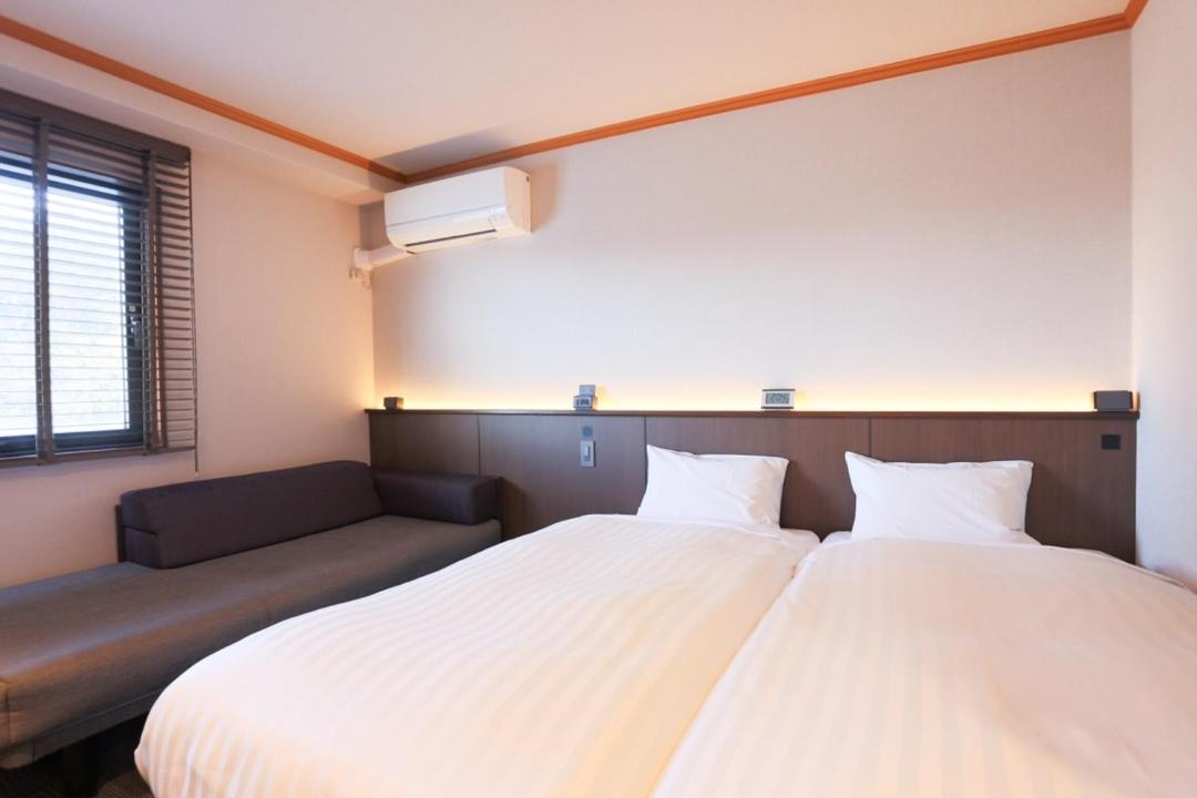 Twin Room with Extra Bed photo 1