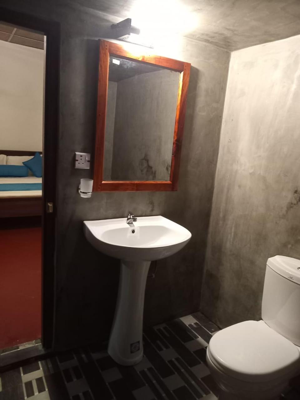Budget Double Room photo 3