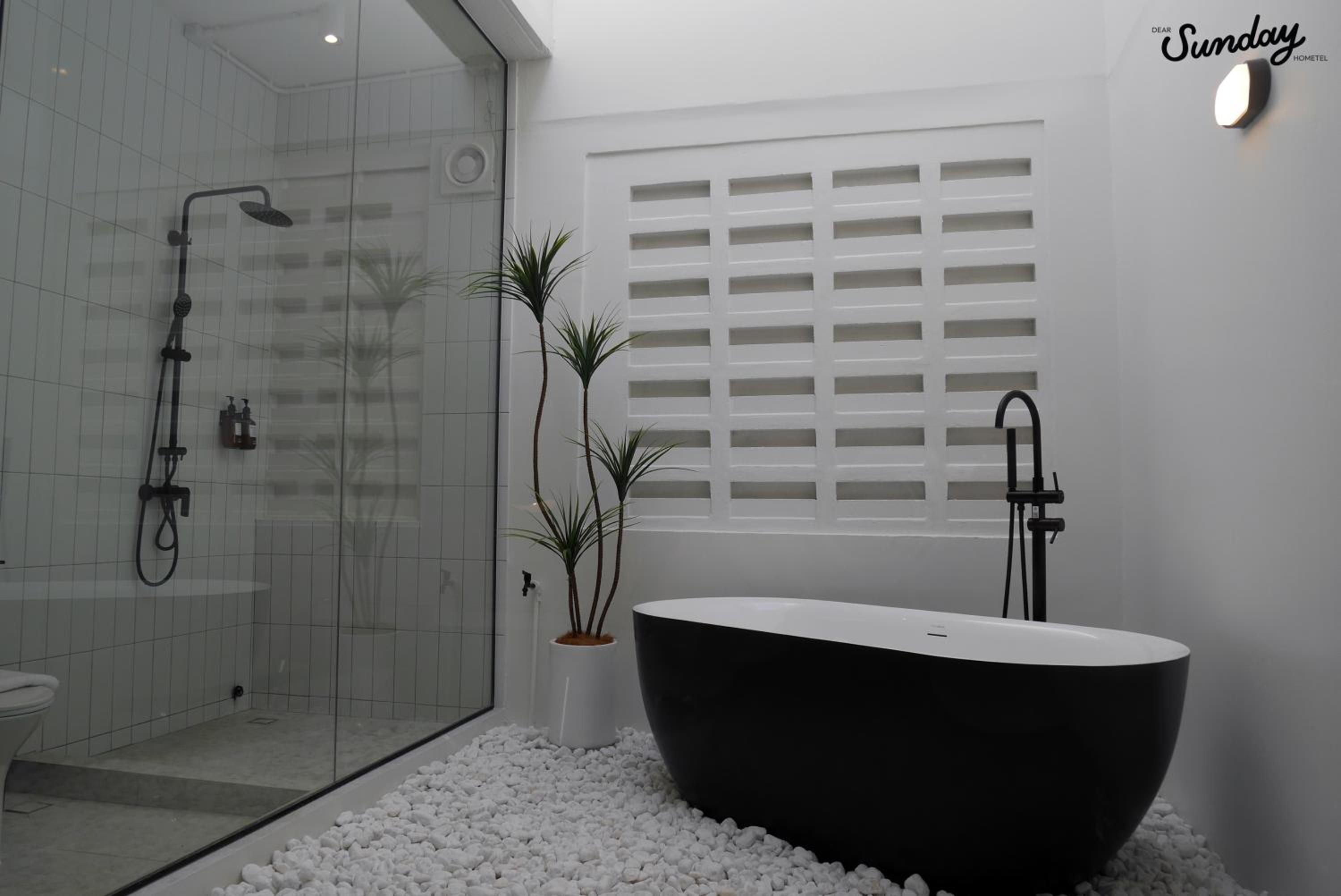 Deluxe Room with Bathtub photo 3
