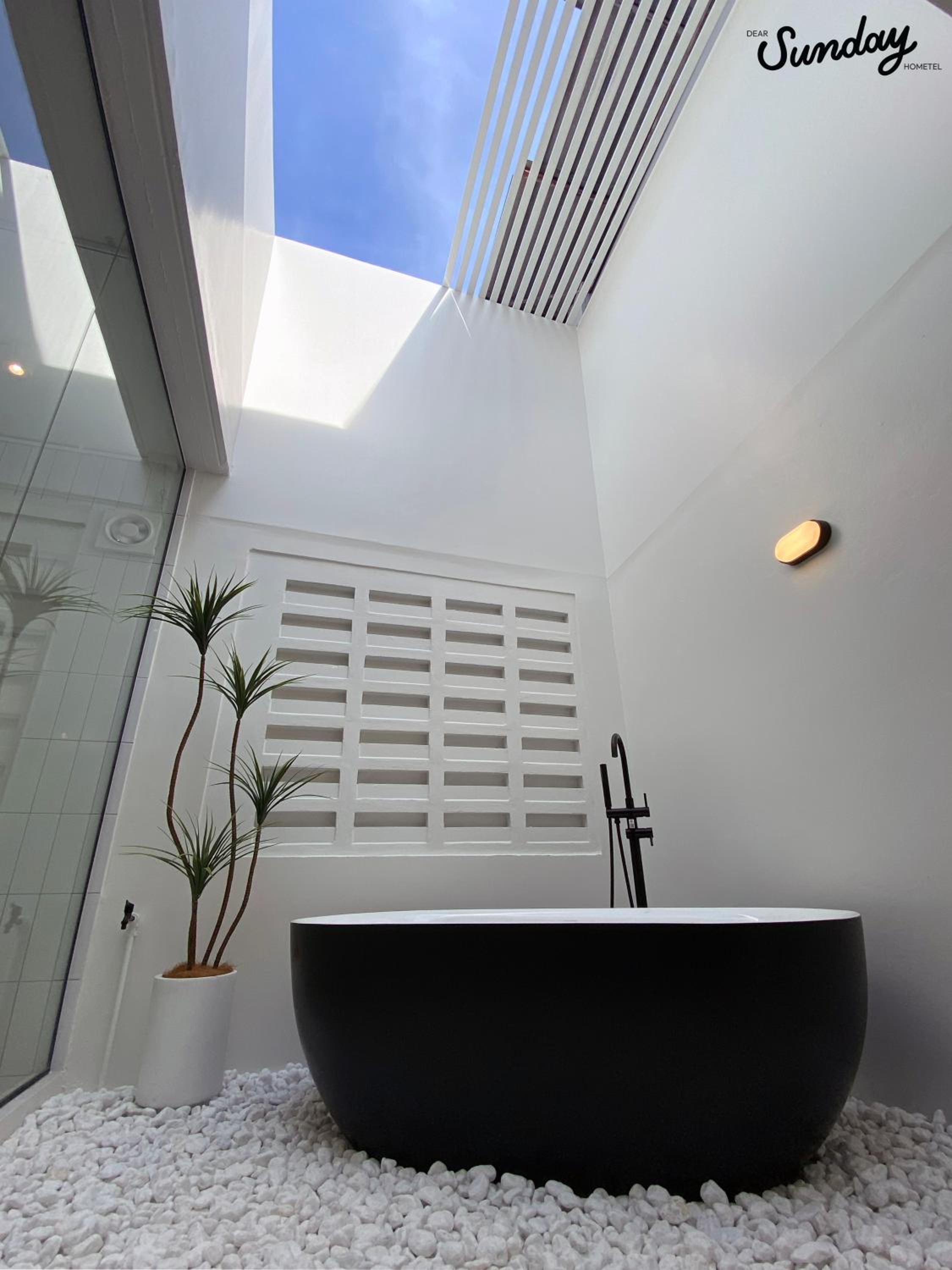 Deluxe Room with Bathtub photo 2