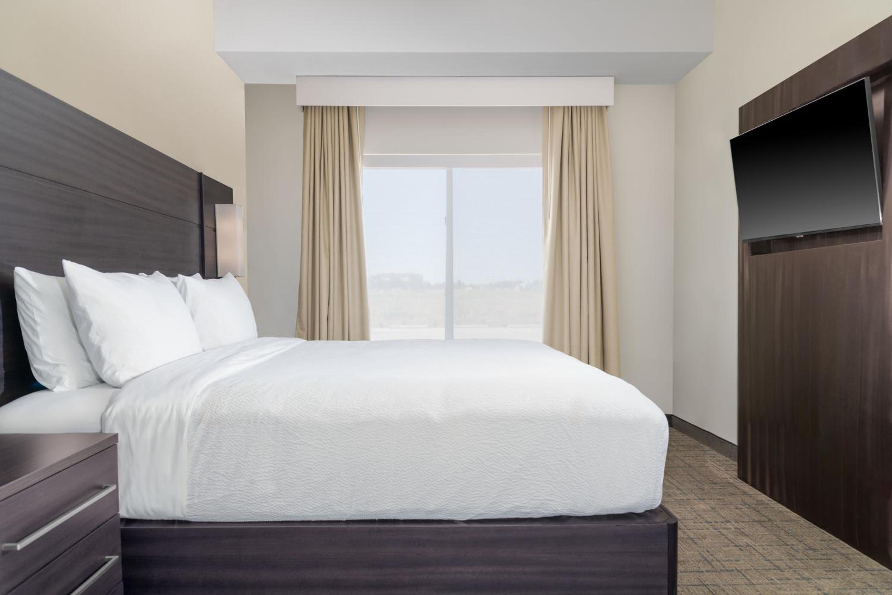 Two-Bedroom Suite - Photo 3