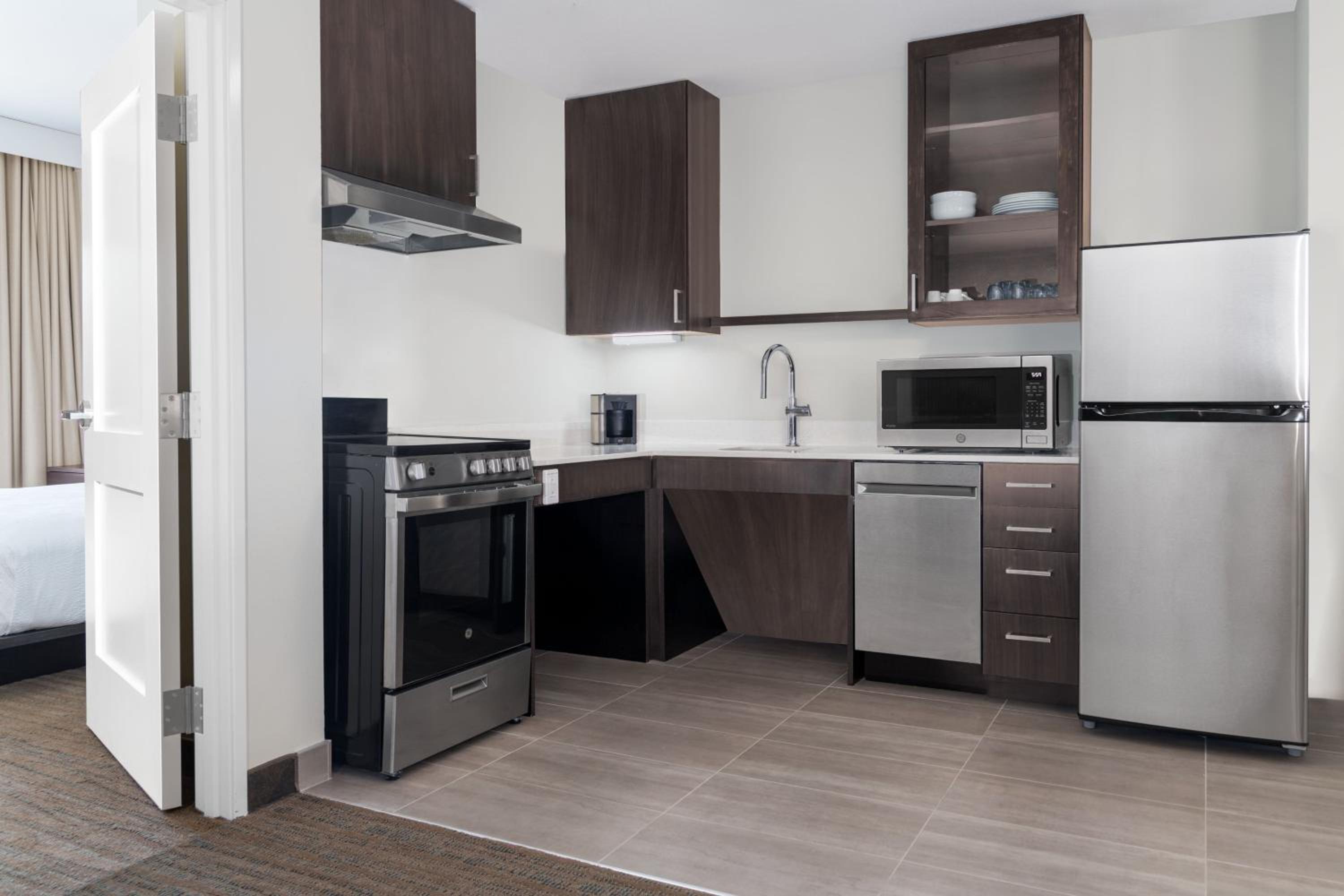 One-Bedroom King Suite with Sofa Bed and Roll-in Shower - Mobility Accessible photo 3