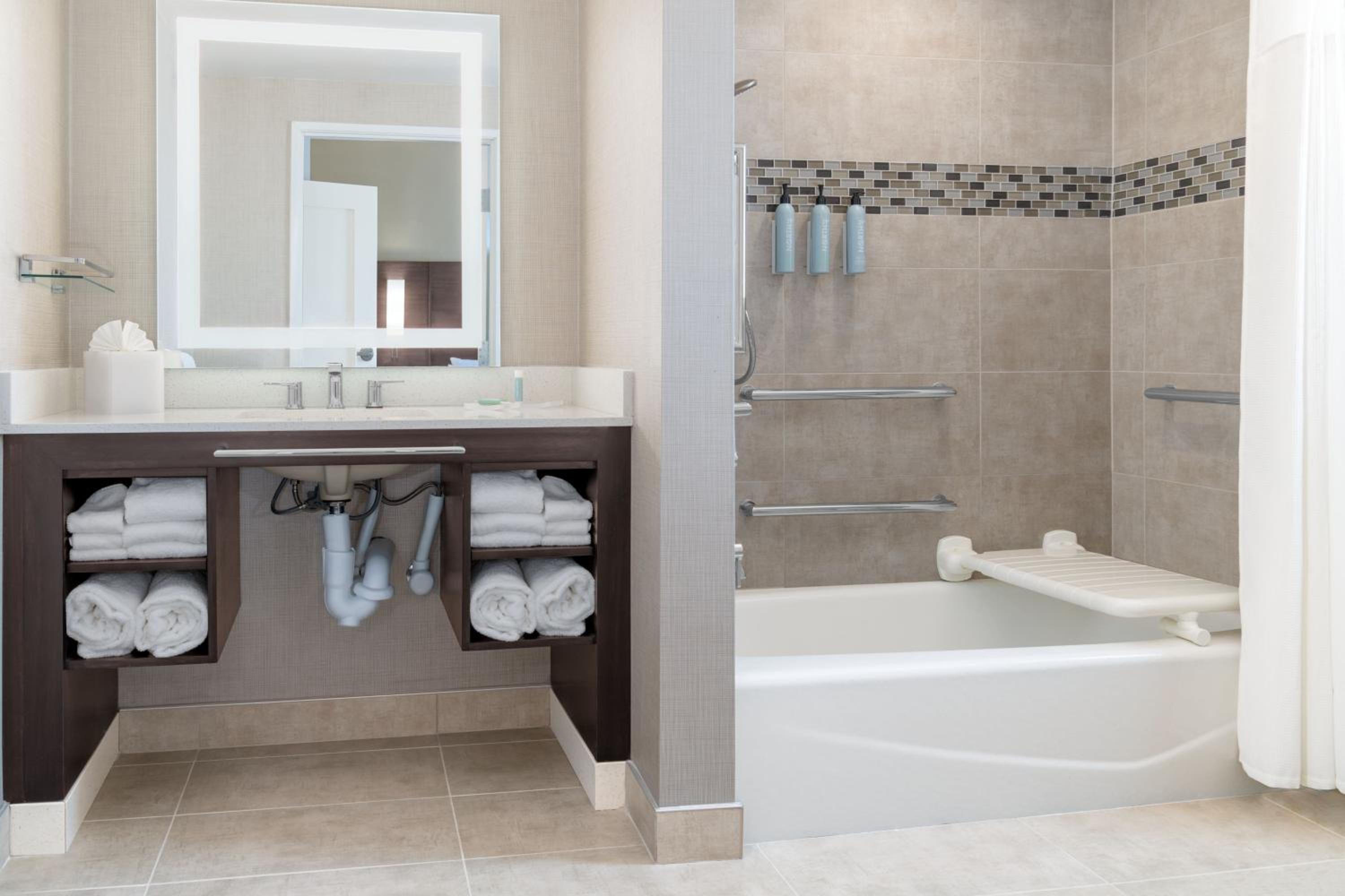 Two-Bedroom Suite - Photo 7