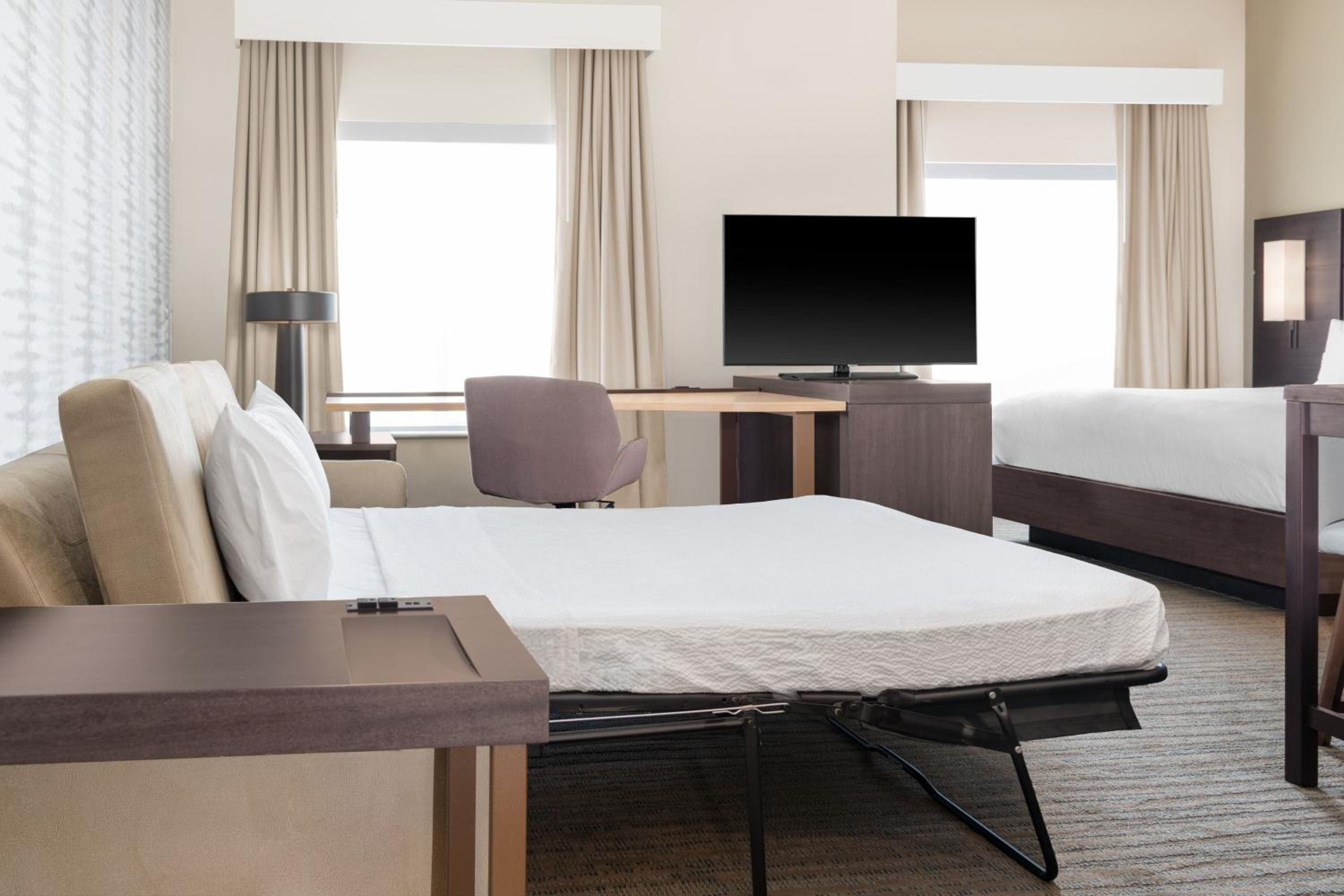 King Studio with Sofa Bed - Photo 5