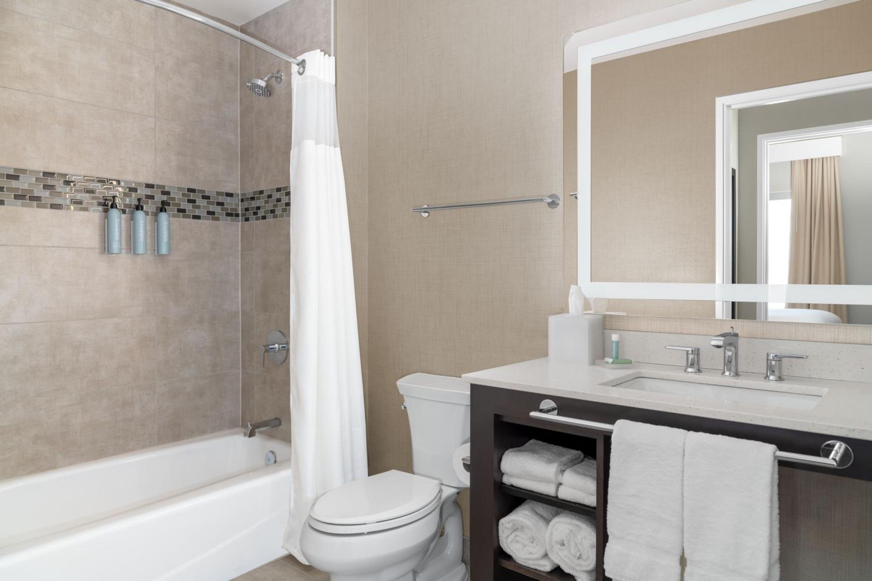 Two-Bedroom Suite - Photo 8