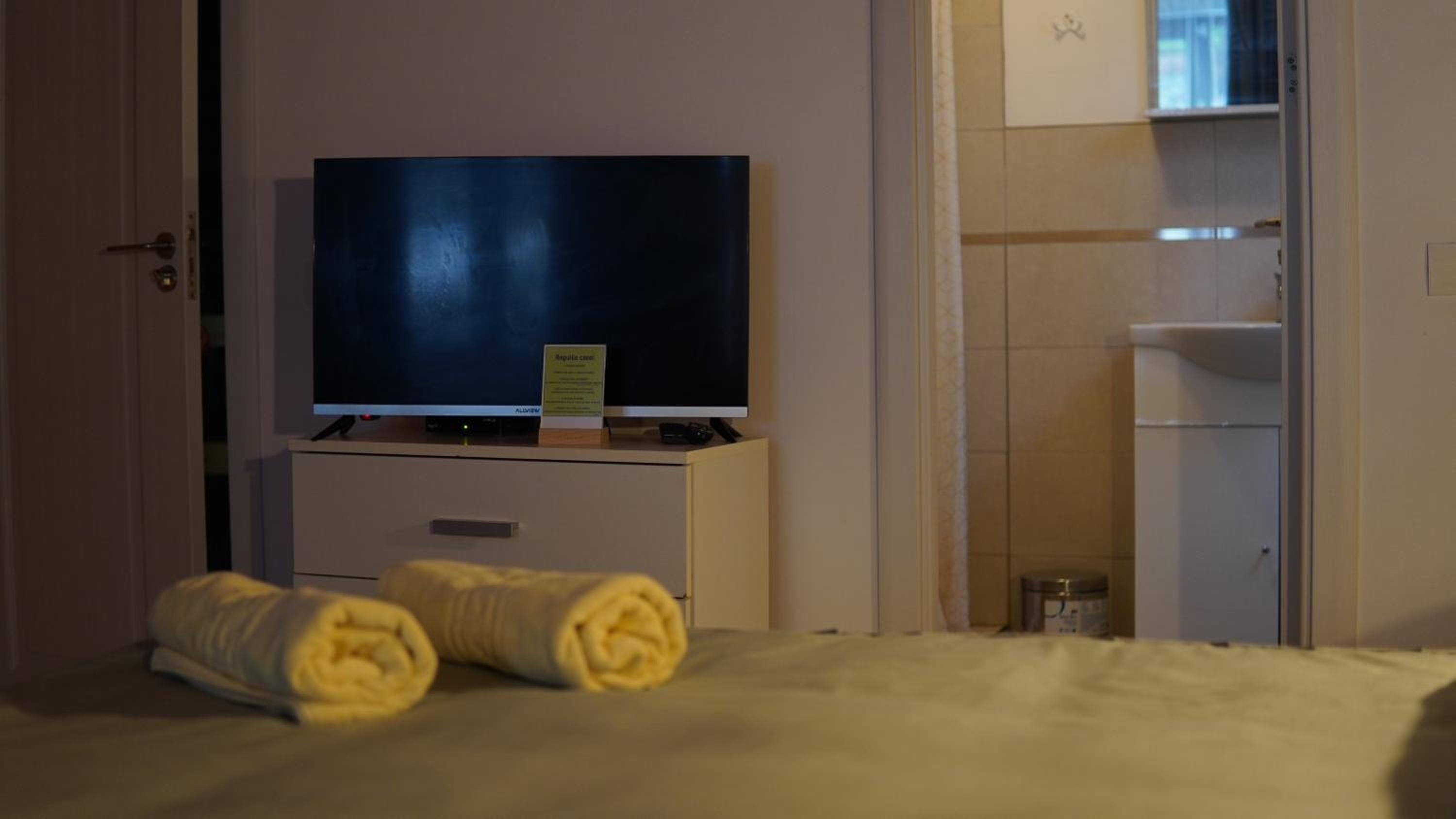 Budget Double Room - Photo 1