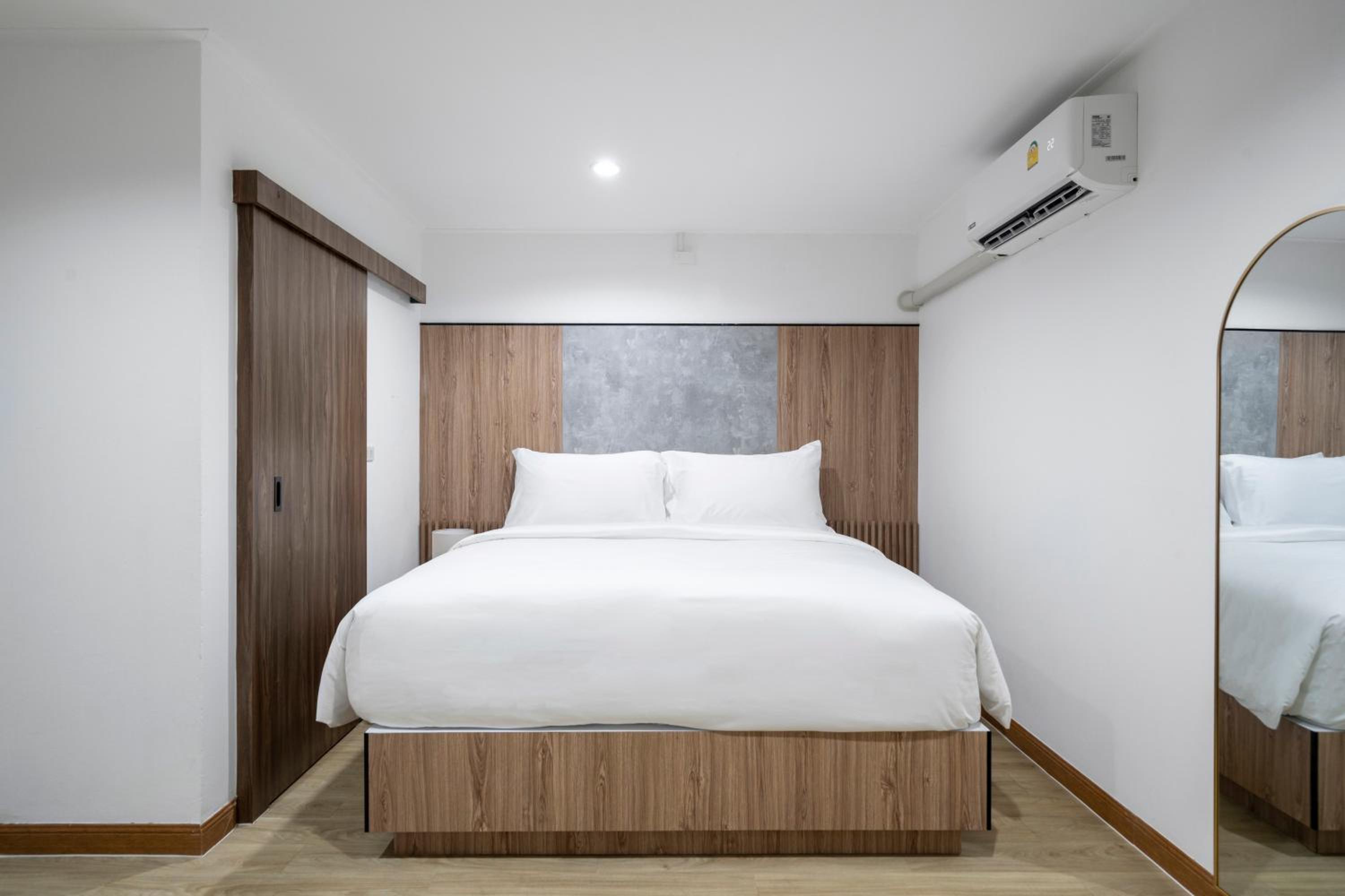 Deluxe Double Room - No Window