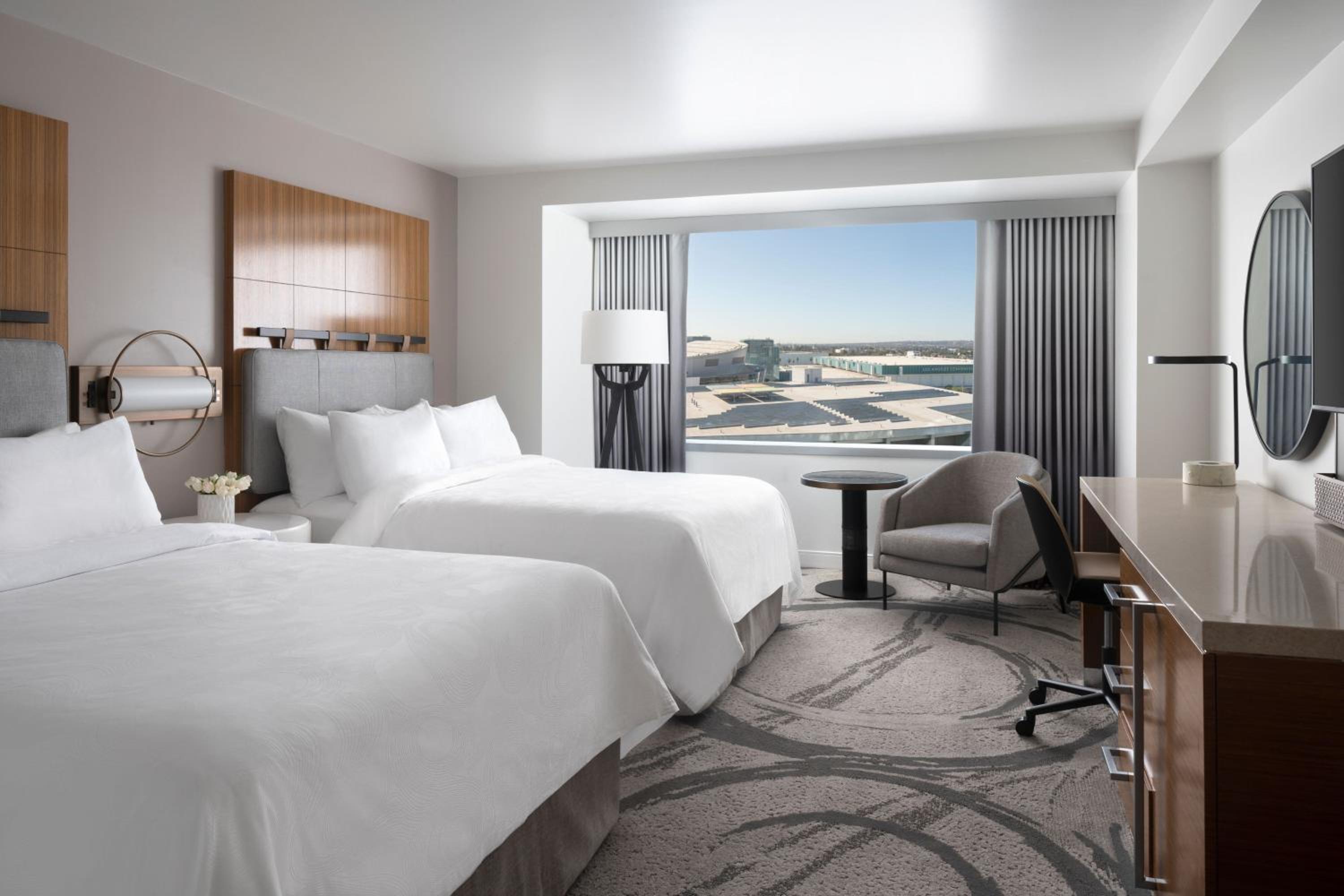 Queen Room with City View and Tub - Mobility Accessible