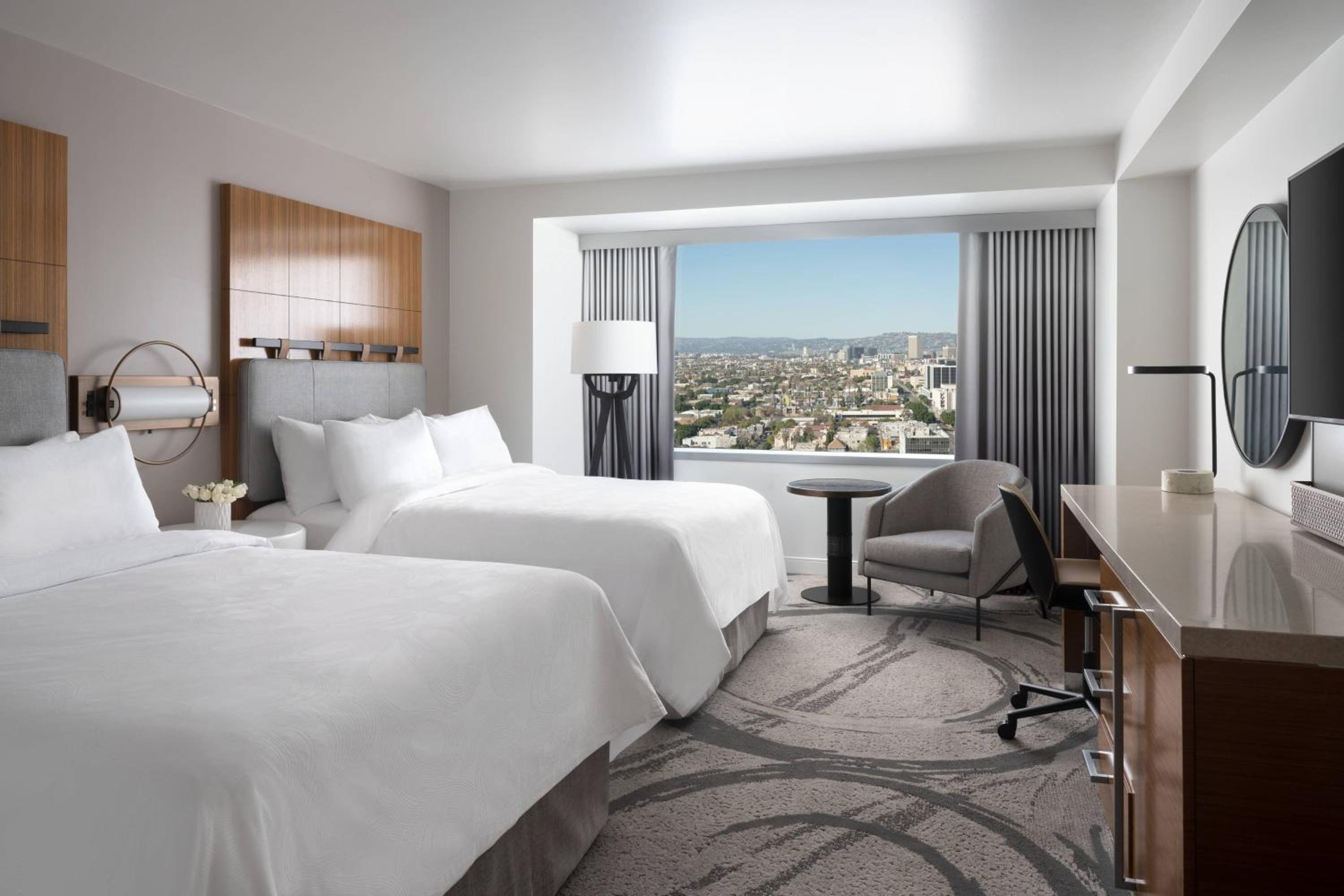 Queen Room with Two Queen Beds - Hearing Accessible