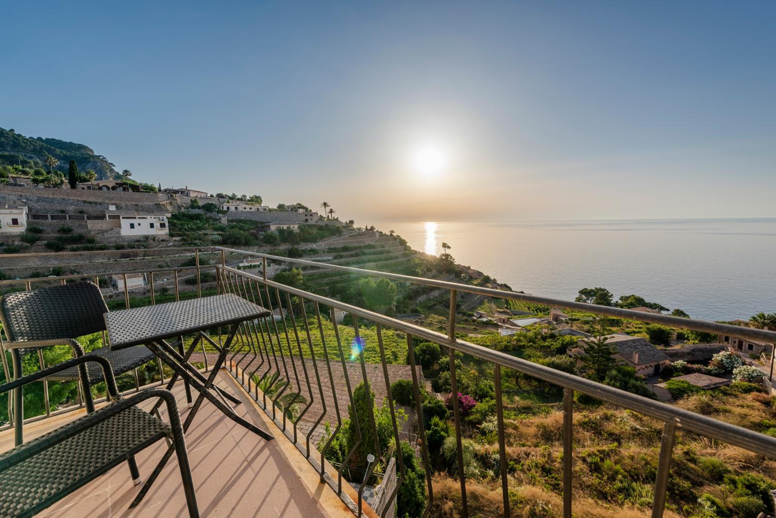 Double Room with Air-con Balcony and Sea View photo 2