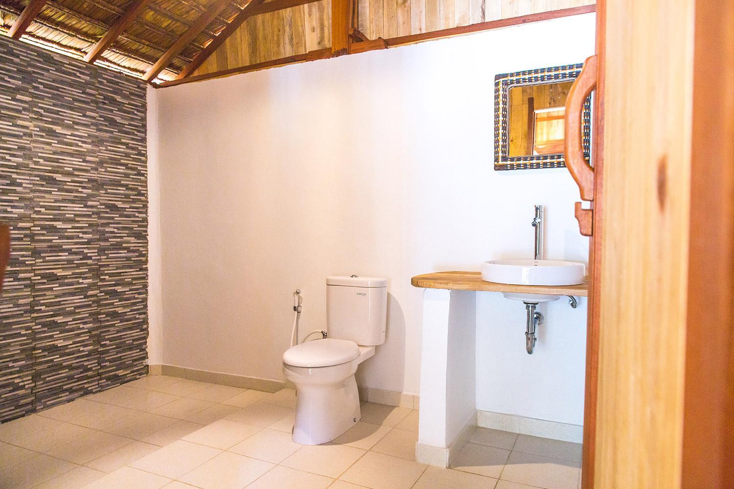 Double Room with Balcony and Sea View - Photo 3