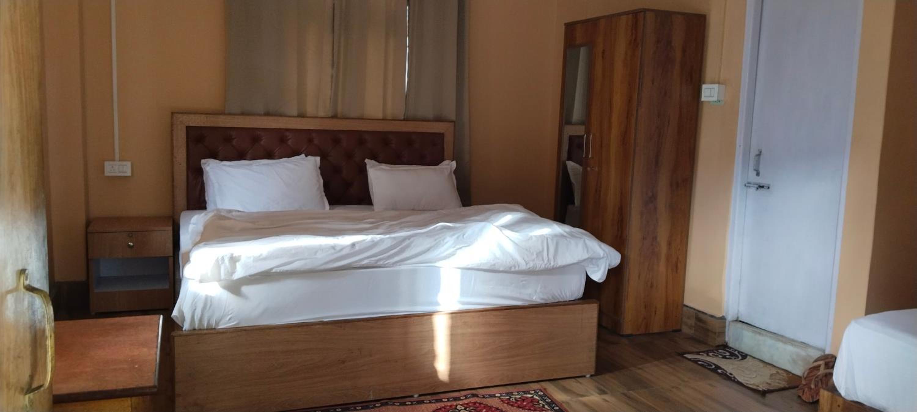 Budget Double Room photo 3