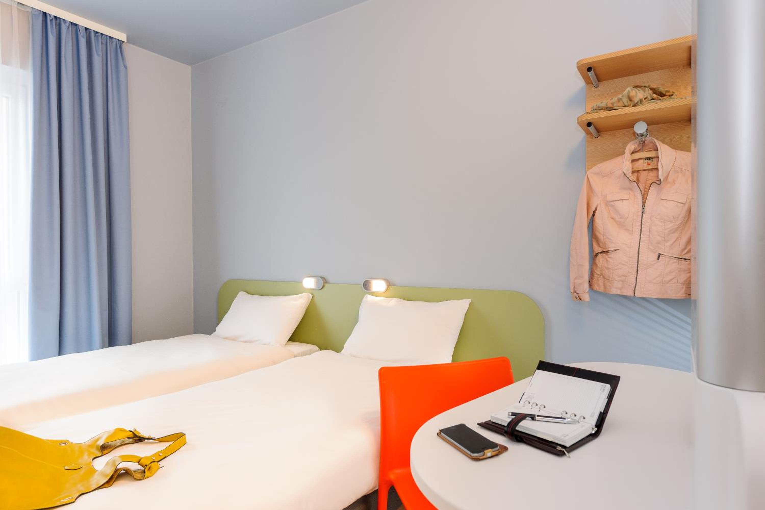 Twin Room - Photo 1