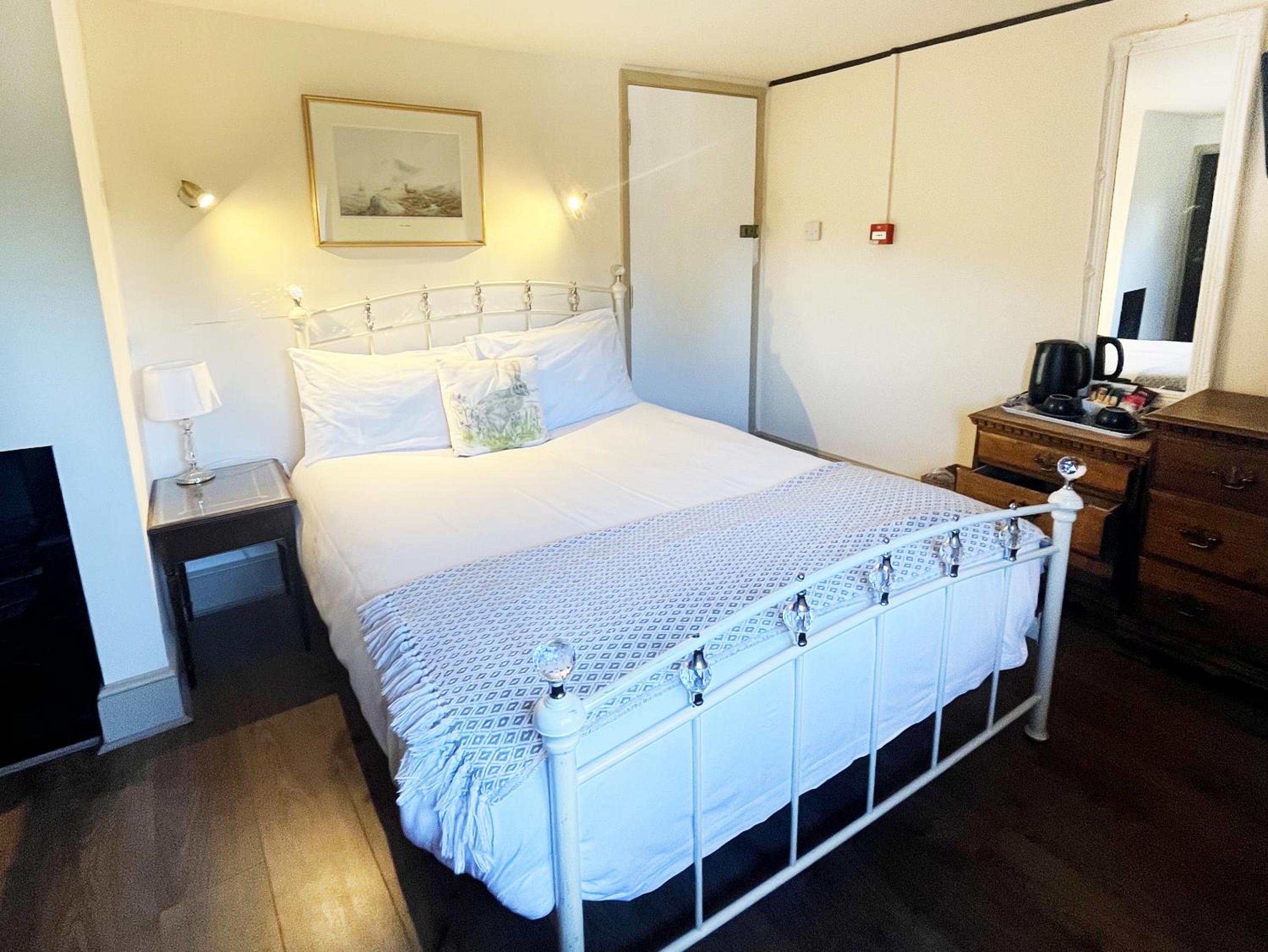 Double Room with Private Bathroom - Photo 5