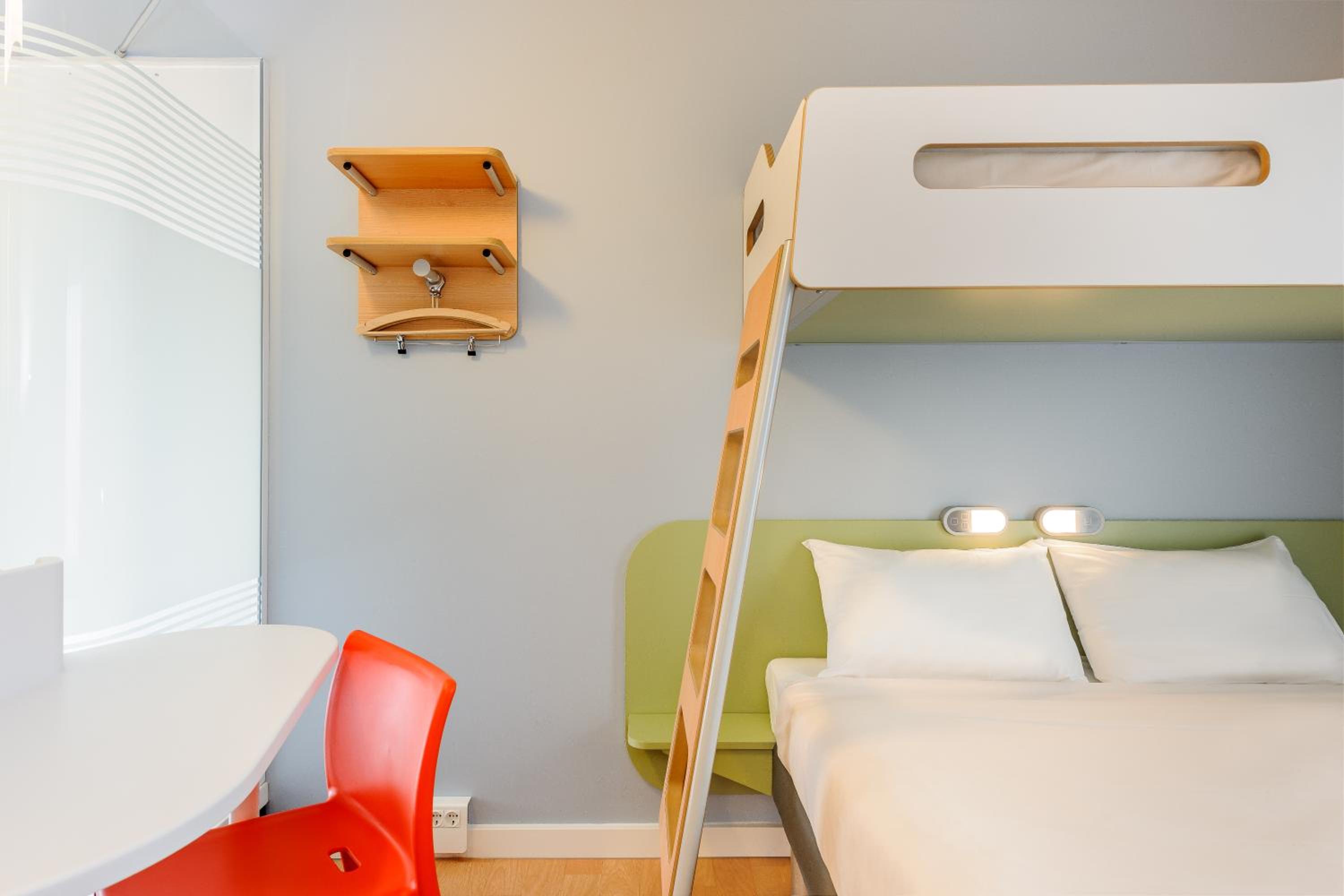 Standard Double Room with Bunk Bed - Photo 2