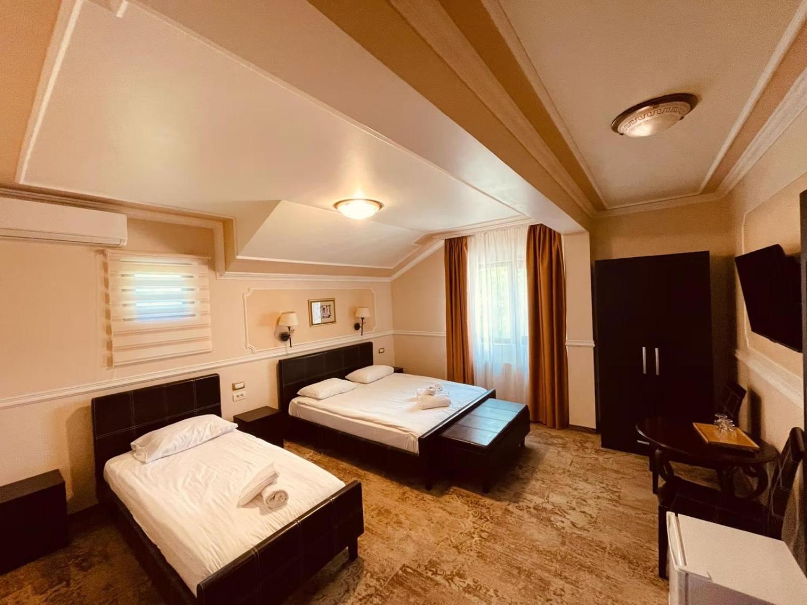 Triple Room with Bathroom photo 2