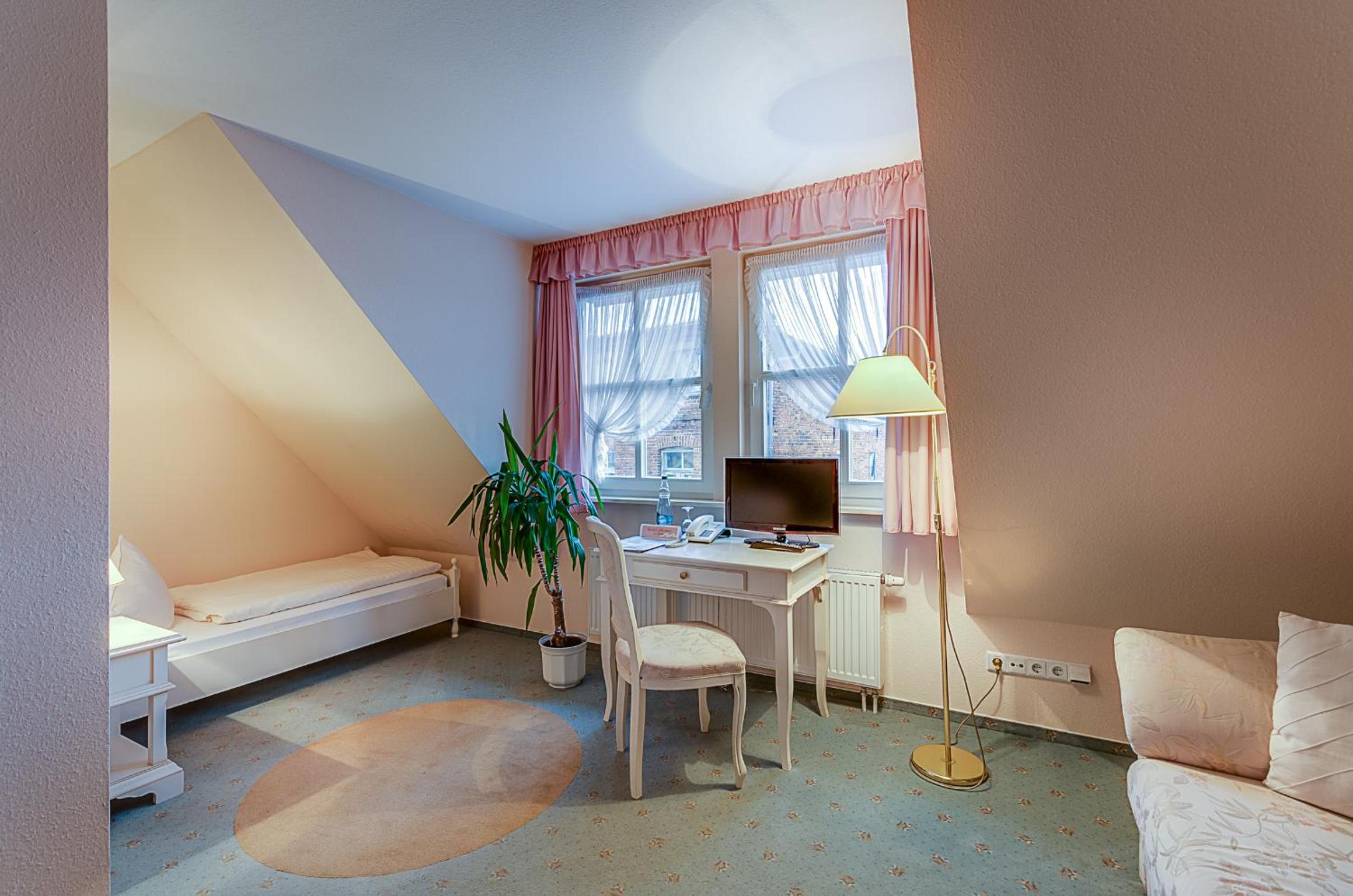 Single Room photo 2