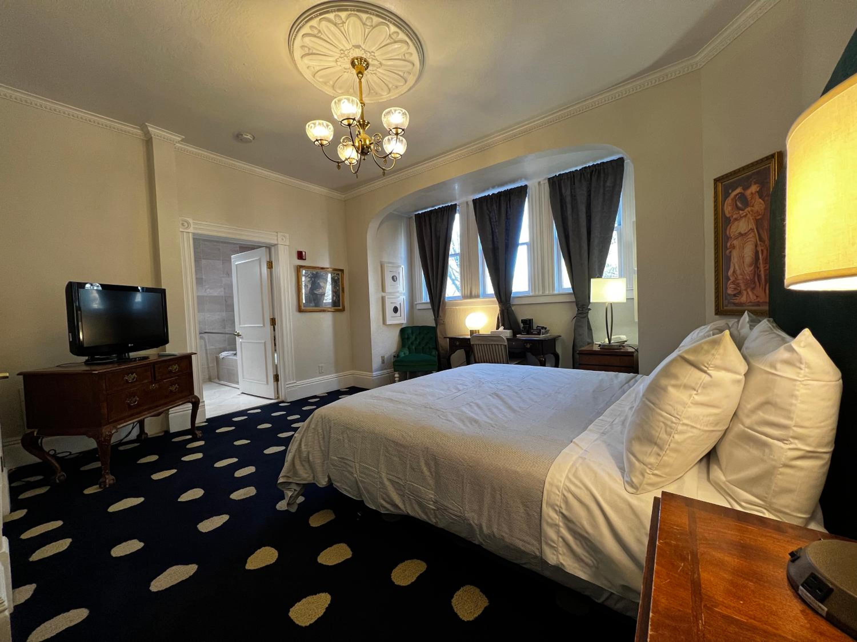 The Sterling Hotel, Photo 4