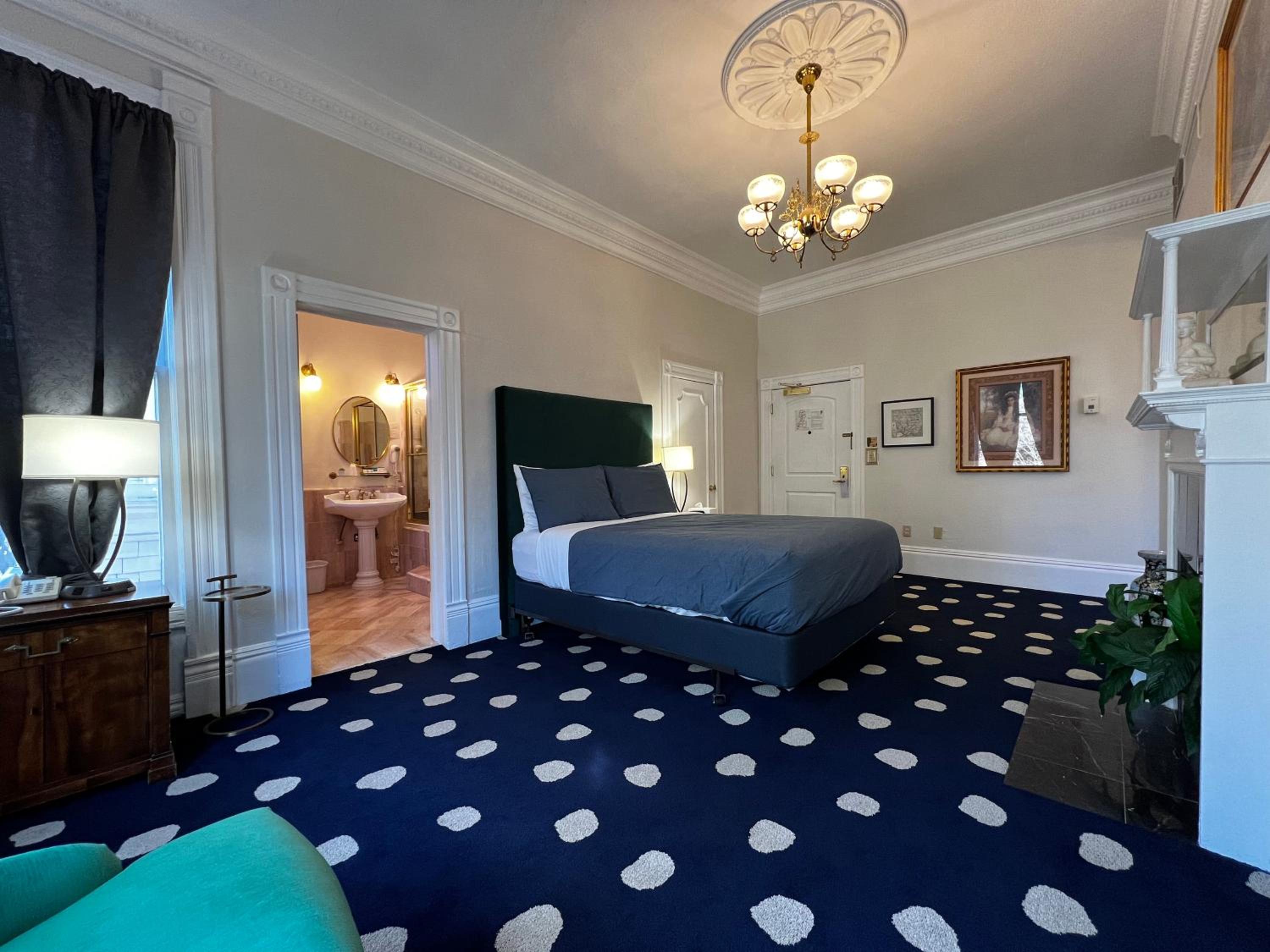 Deluxe Queen Room
