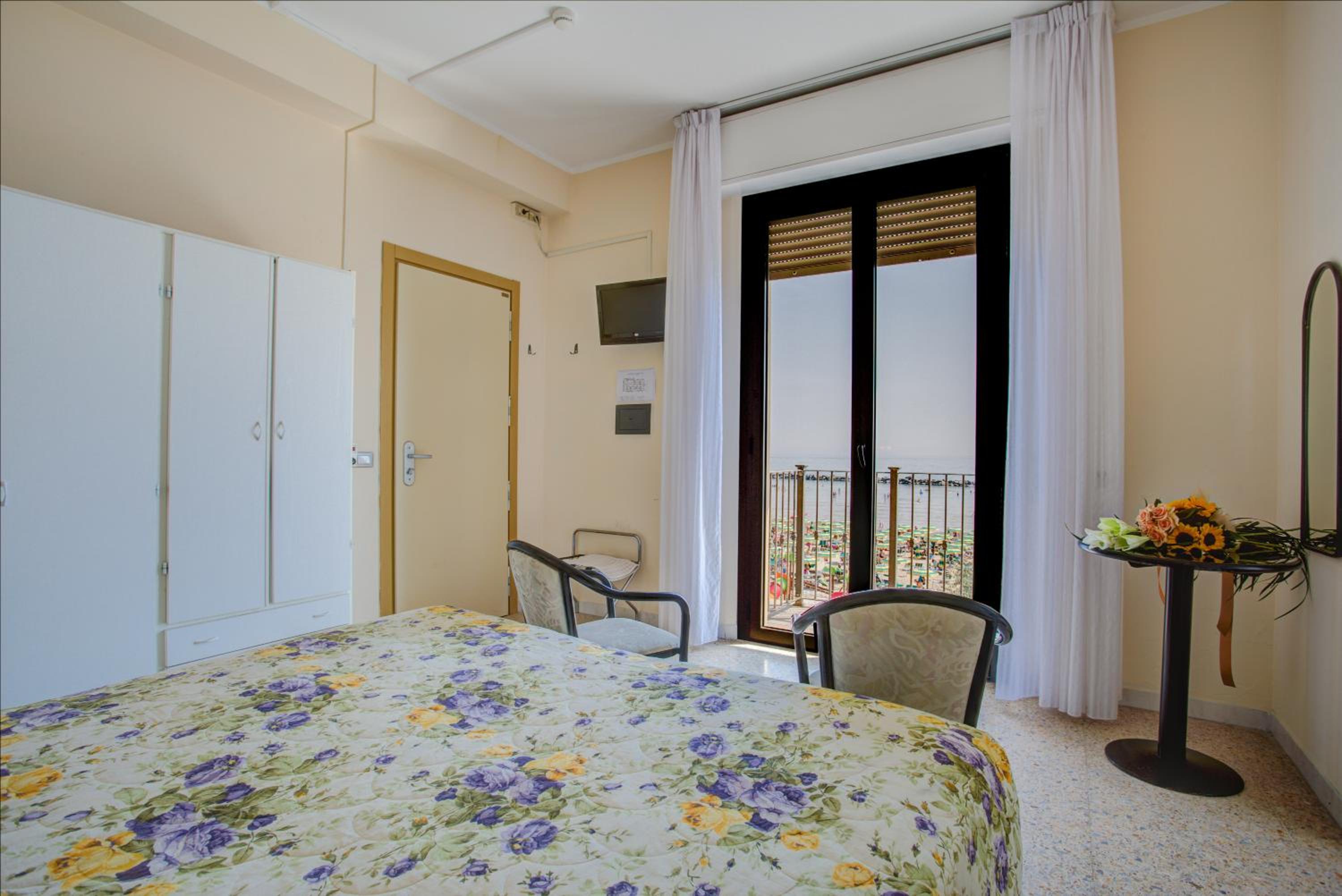 Standard Double Room photo 3