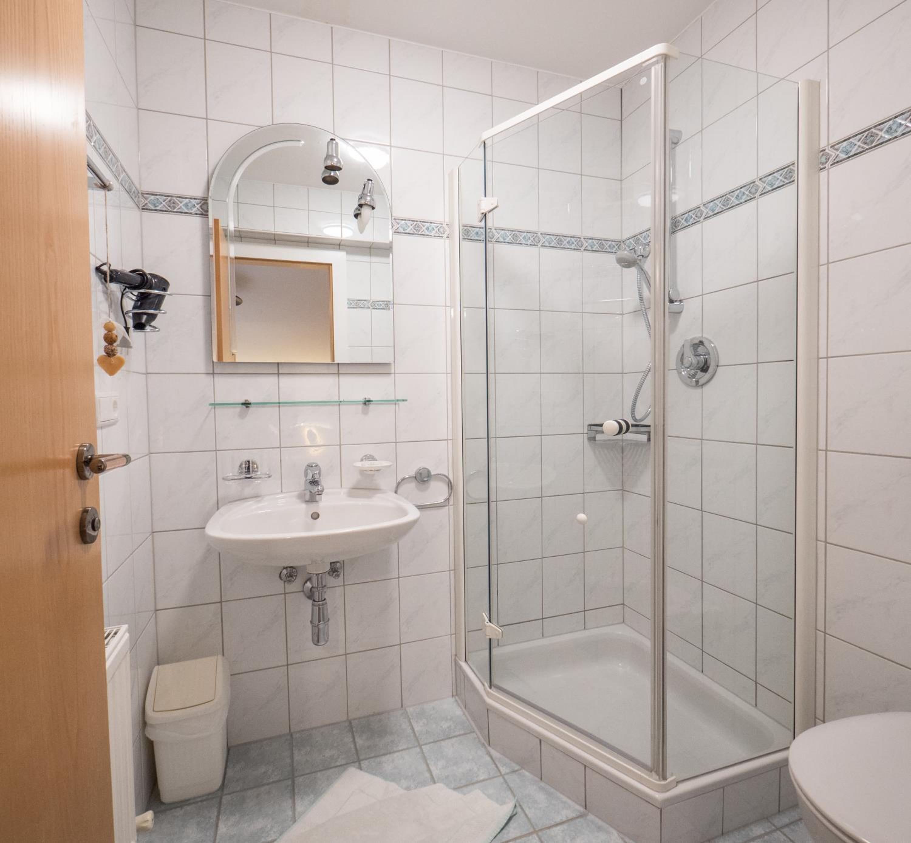 Three-Bedroom Apartment with Balcony photo 3