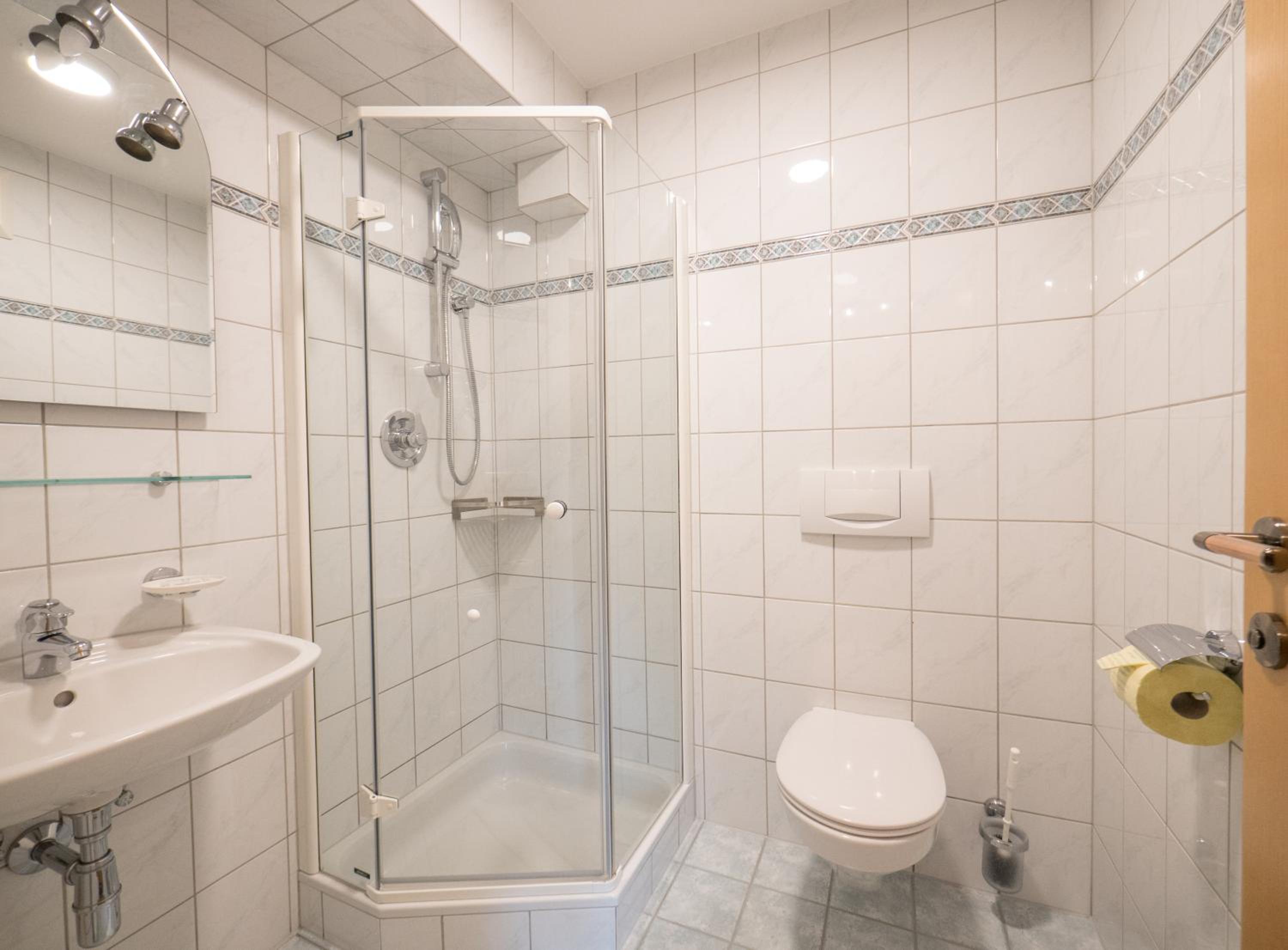 Three-Bedroom Apartment with Balcony photo 2