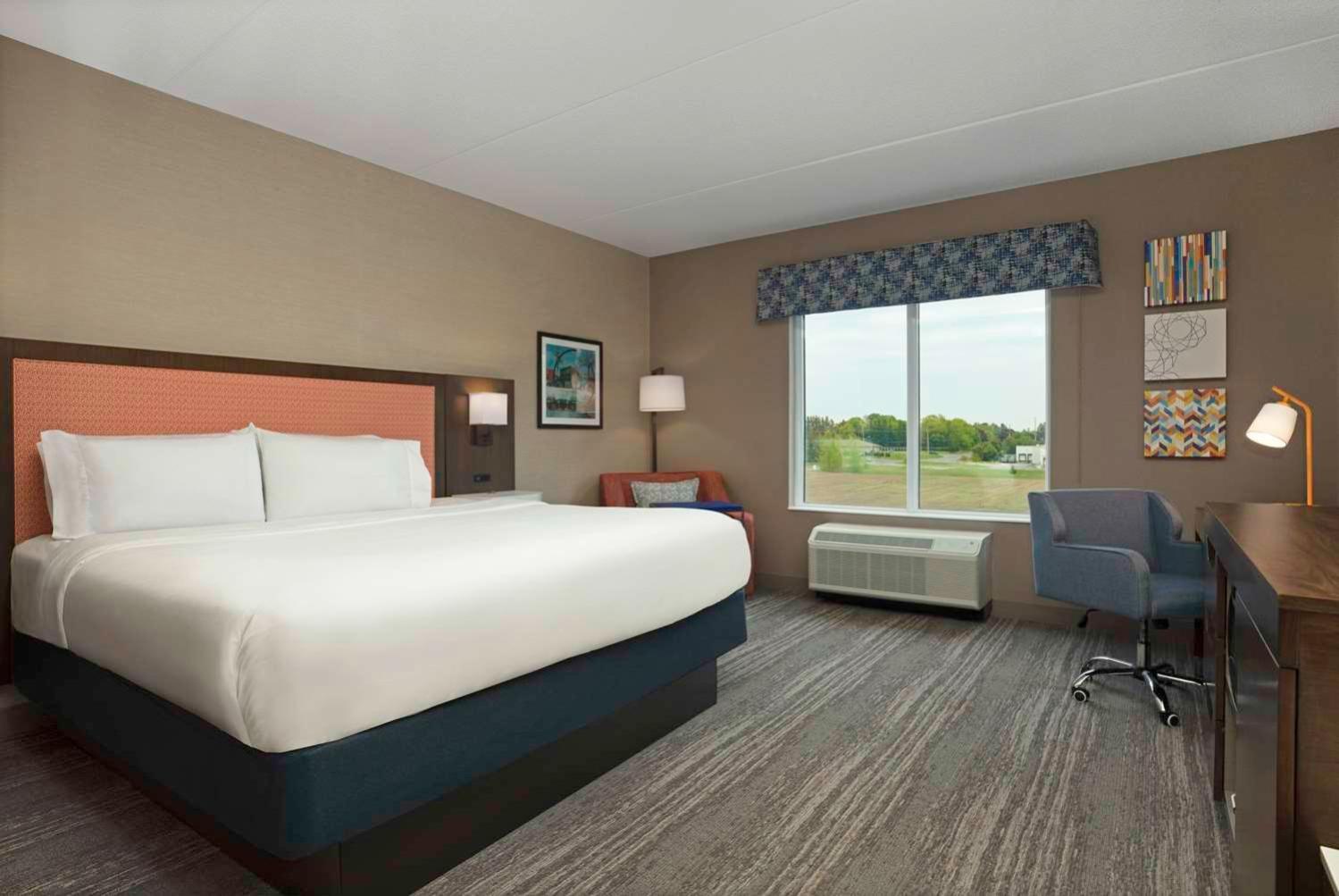King Room with Accessible Tub - Mobility and Hearing Access/Non-Smoking - Photo 2